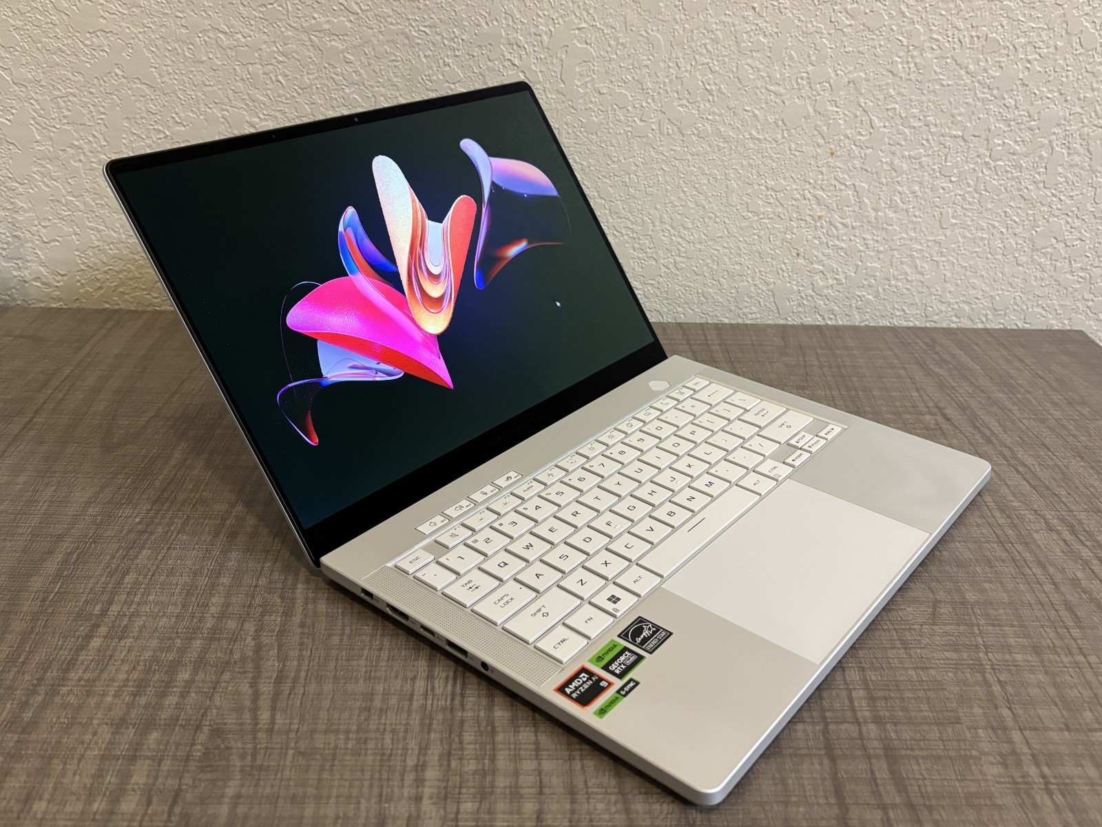 ASUS ROG Zephyrus G14 OLED GA403UV Ryzen 9 8945HS – 16GB RAM – 4TB SSD RTX 4060