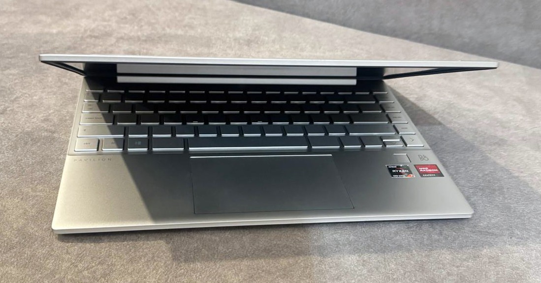 HP Pavilion Aero 13 | Ryzen 7 | 16GB | 512GB SSD | 1kg Ultralight + Extras