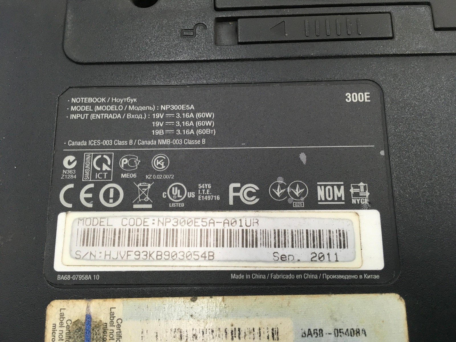 SAMSUNG 300E NP300E5A – FOR PARTS/BAD LCD – INTEL I3 2ND GEN – 4GB RAM -READ- BB