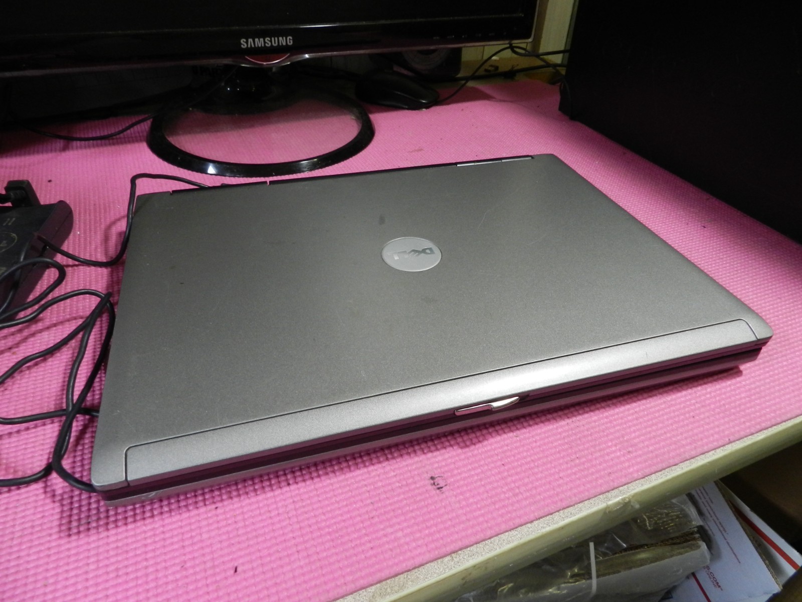Dell Latitude D830 Core 2 Duo Boots Windows 7 w/ Charger 2GB ram 80gb SSD