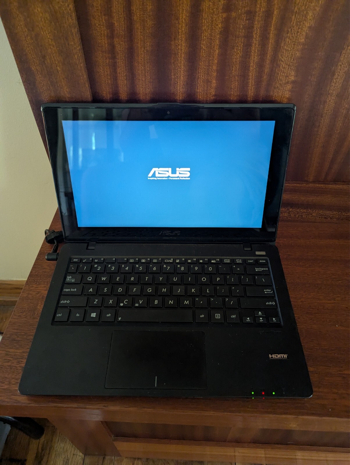 ASUS X200CA INTEL CELERON 1007U @ 1.50GHz 4GB RAM WIN-10H with carrying case
