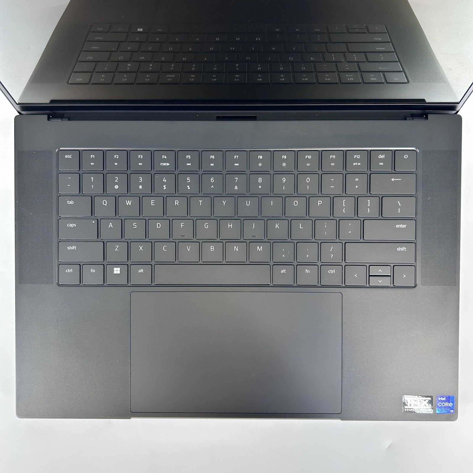 Razer Blade 16 240Hz QHD+ 2.2 GHz i9-14900HX 32GB 1TB SSD RTX 4070 Excellent