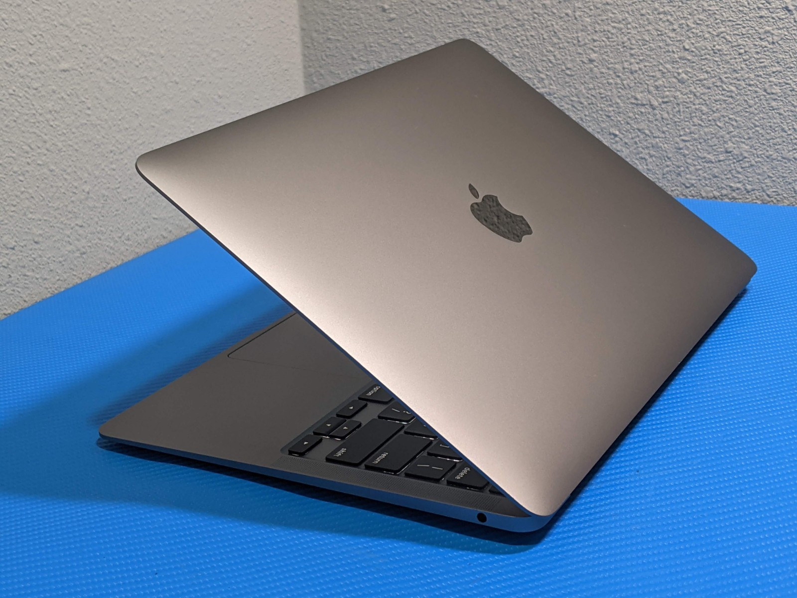 Apple MacBook Air 13″ A2179 (2020) i5-1030NG7 1.1GHz 8GB 512GB SSD MVH22LL/A +PA