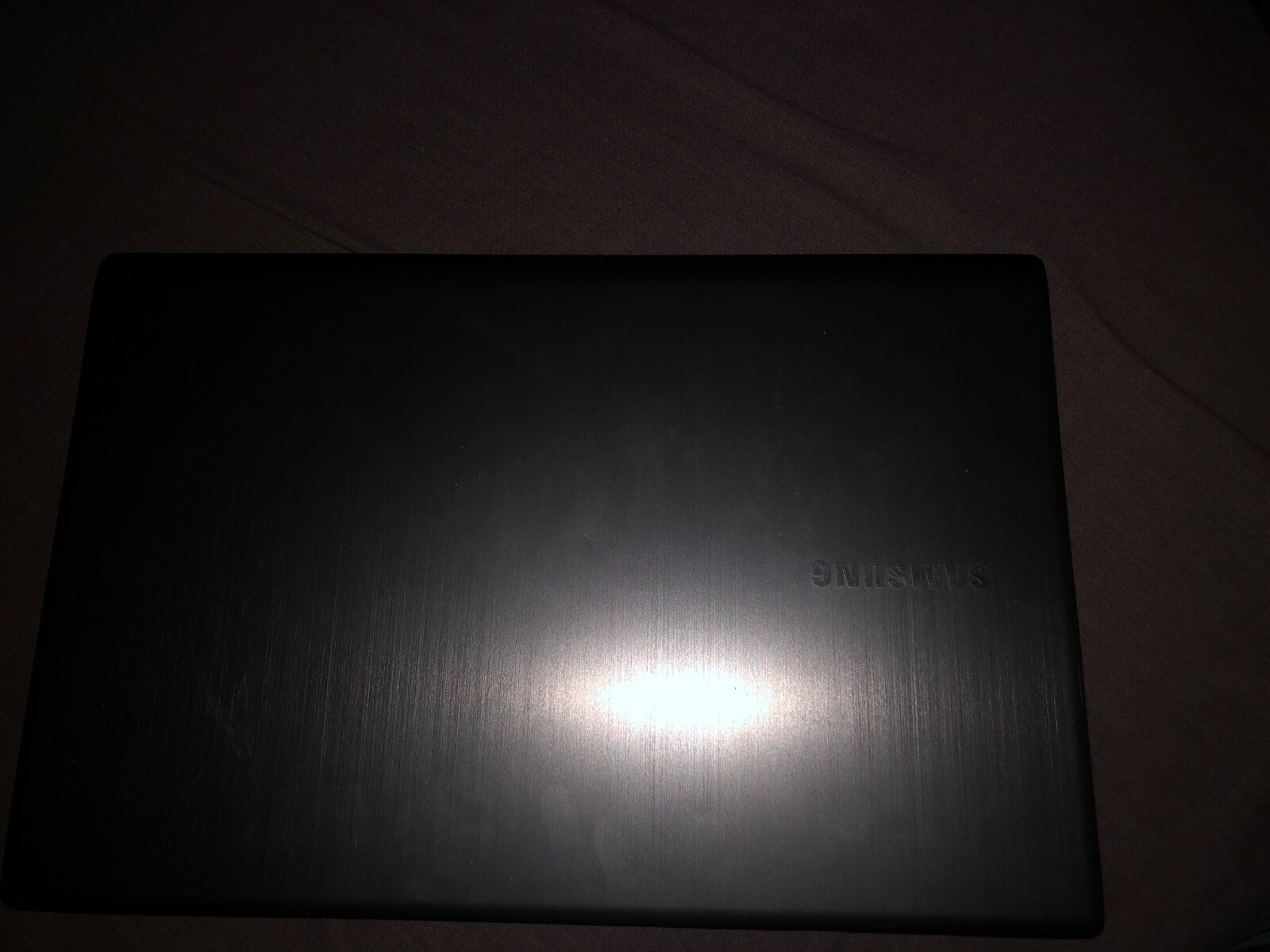 samsung laptop, ok condition it’s a little broke on the side idk what model 