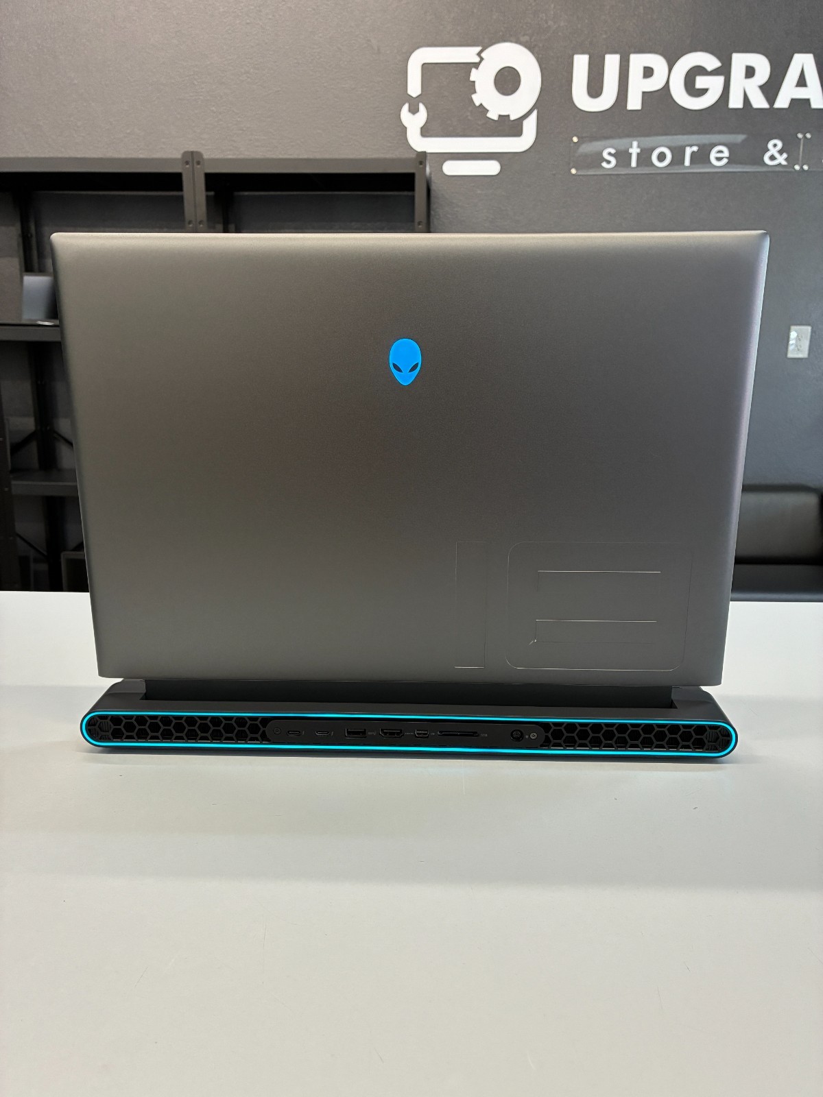 Dell Alienware M18 R2: 18″ / i9-14900HX / RAM 32Gb / RTX 4070 / SSD 2tb / Win 11