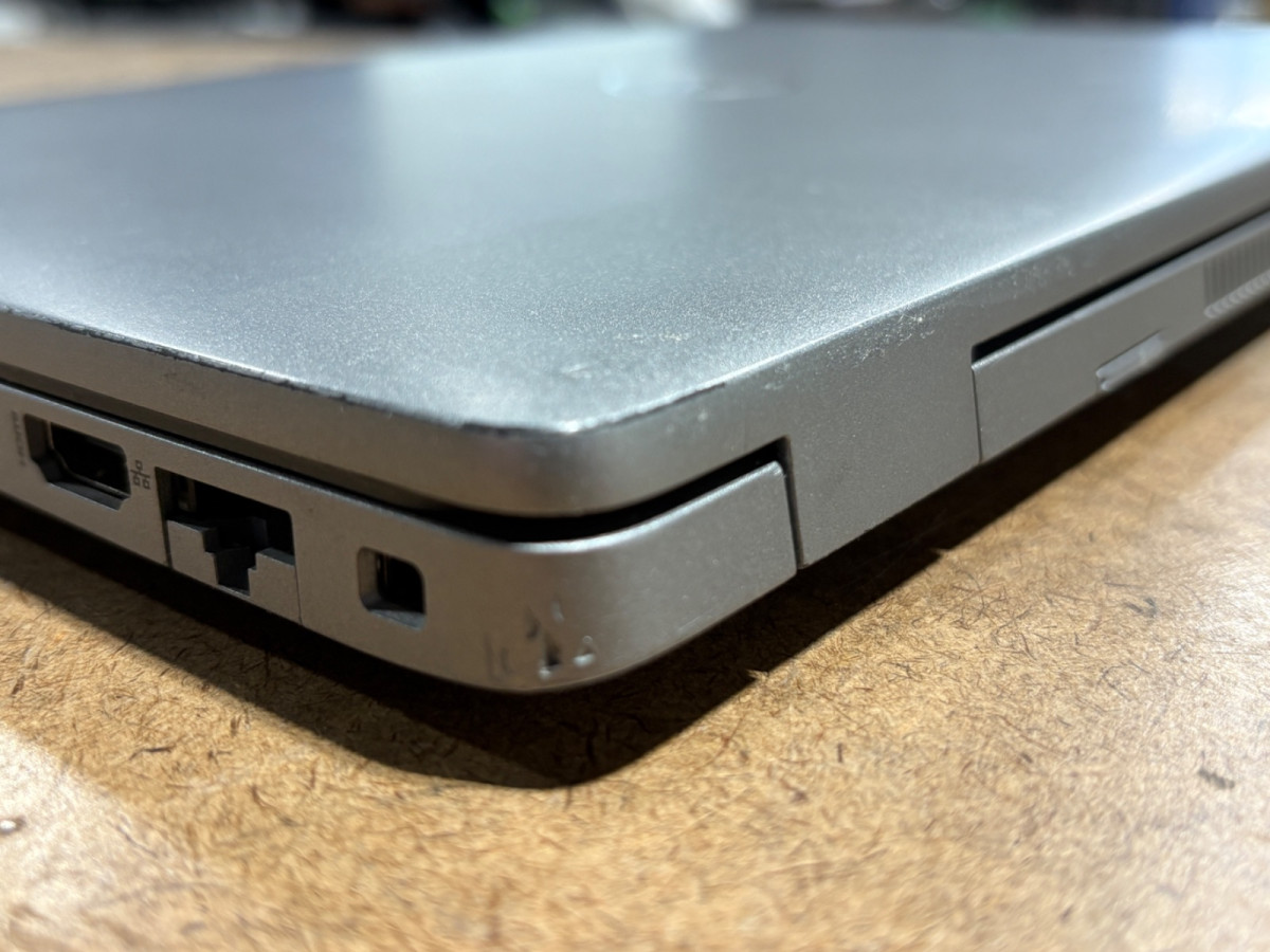 Dell Latitude 5430 14″ i7-1255U 8GB RAM 256GB SSD FHD | No WIFI/Charger/OS READ
