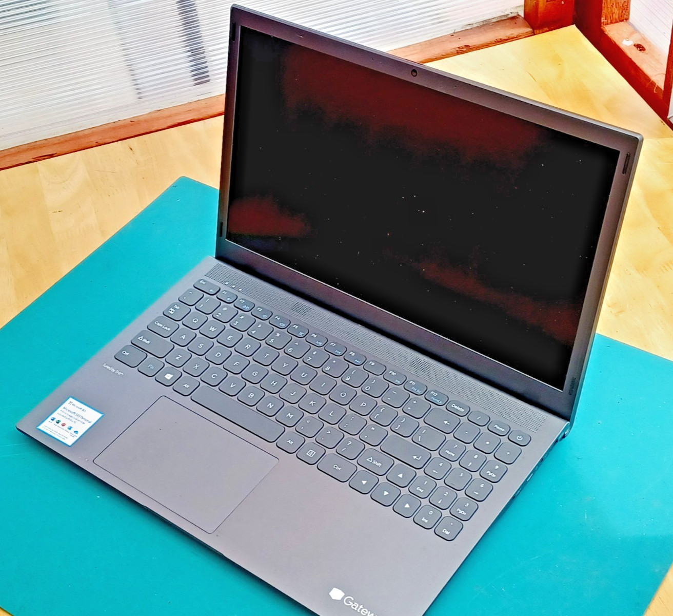 Gateway 15.6″ (128GB SSD, Intel Pentium Silver, 1.10GHz, 4GB) Laptop – Silver