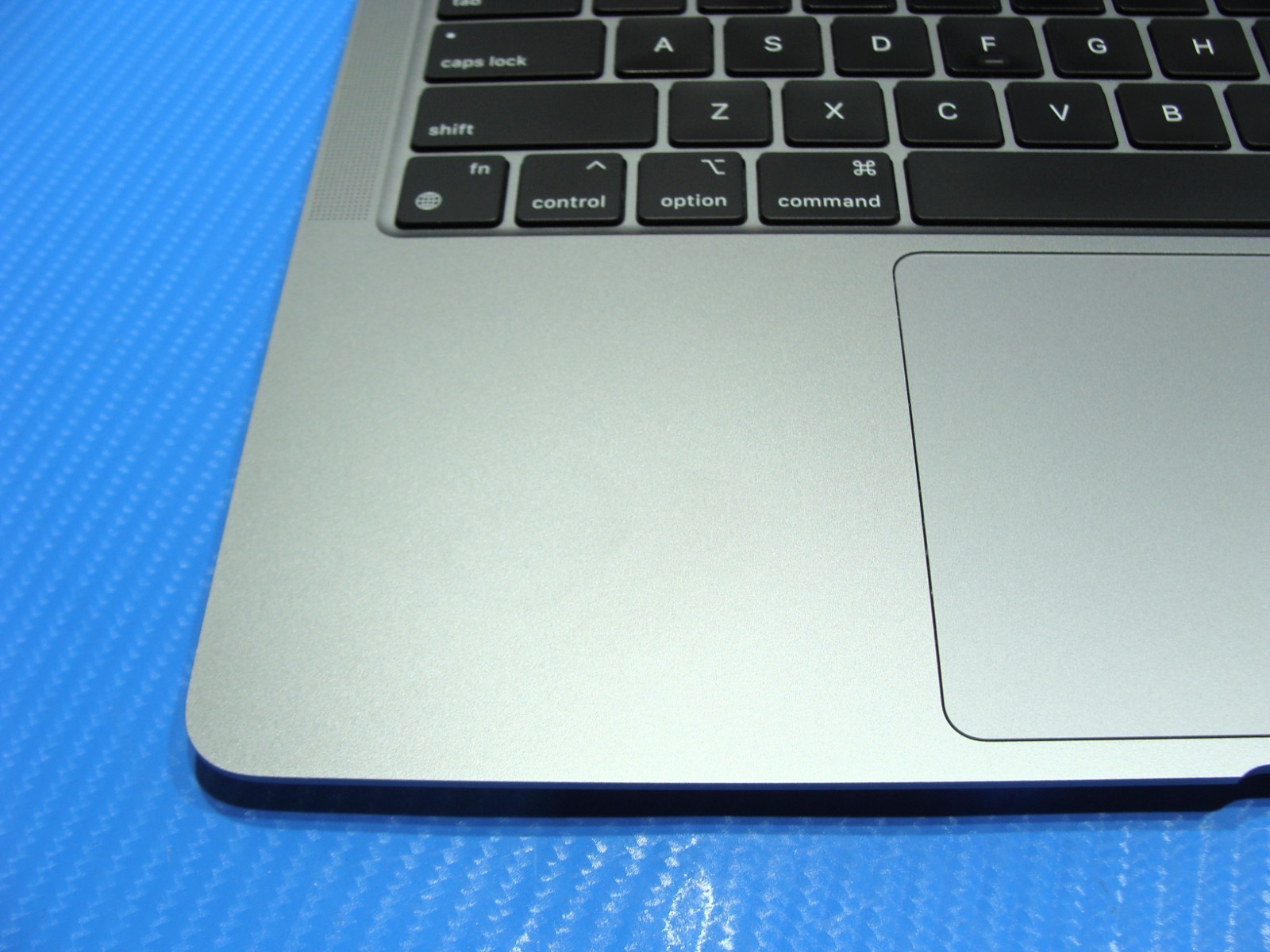 Apple MacBook Air A2337 13.3″ M1 (2020) 8CPU/7GPU 8GB 128GB MGN63LL/A +Charger