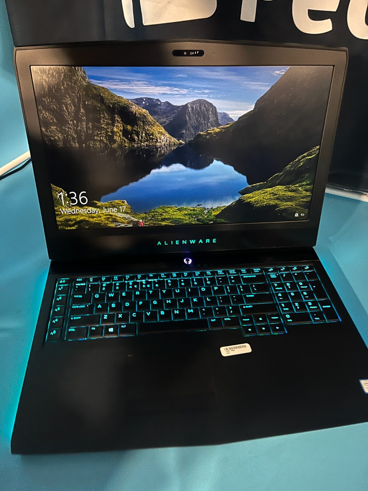 *Alienware 17 R4 NVIDIA GeForce GTX 1070 i7-7700HQ 2.80 16GB 1TB HDD NO CORD/OS*