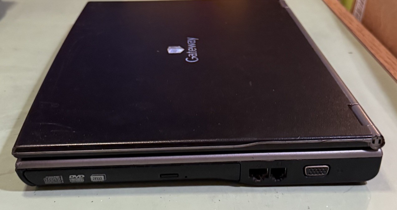 Gateway W340UA Laptop 15.4” Untested Windows Vista Era Notebook Parts Or Repair