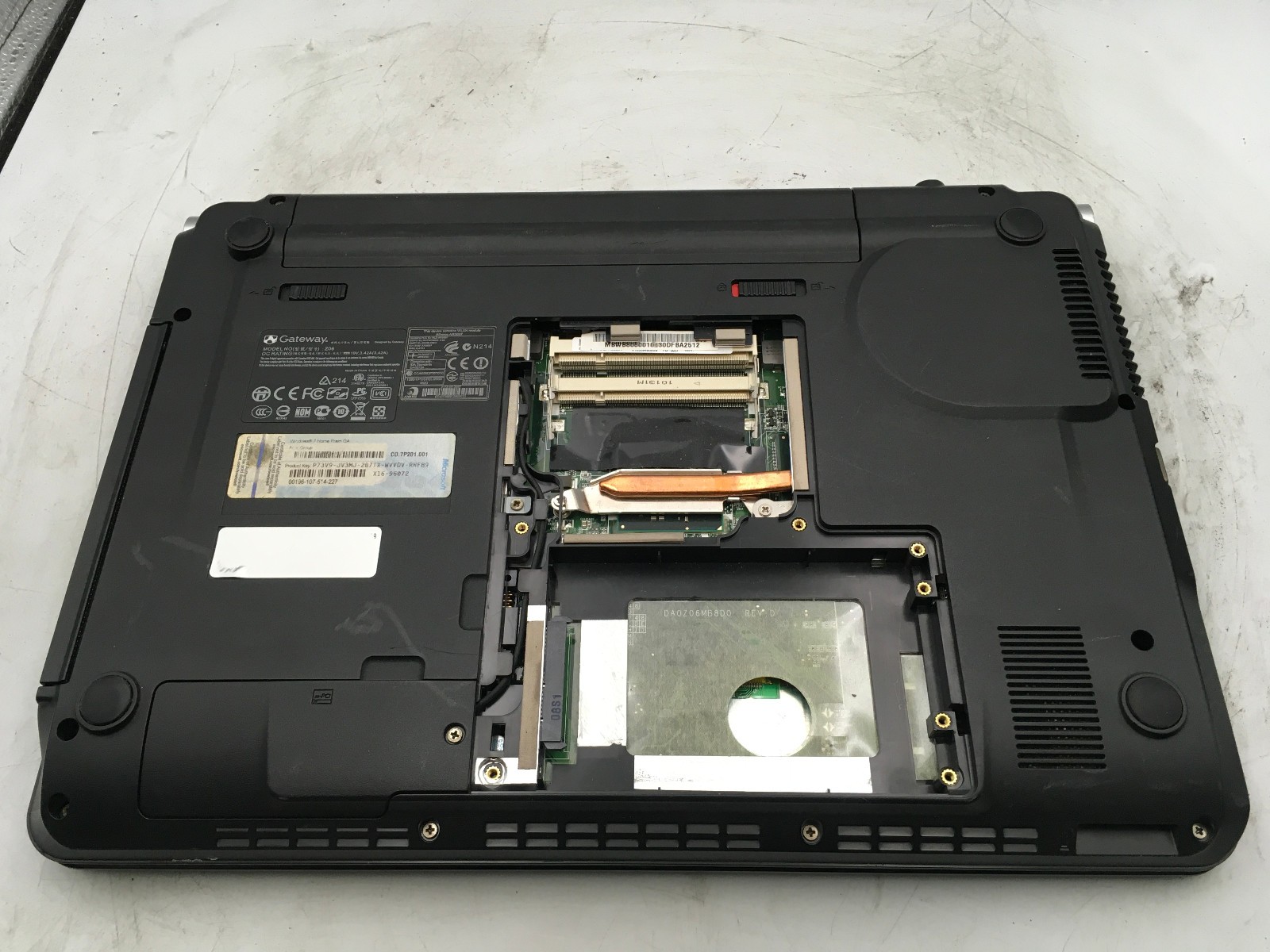GATEWAY Z06 LAPTOP – FOR PARTS/BAD LCD – INTEL i5-11400H – NO RAM – READ – BB