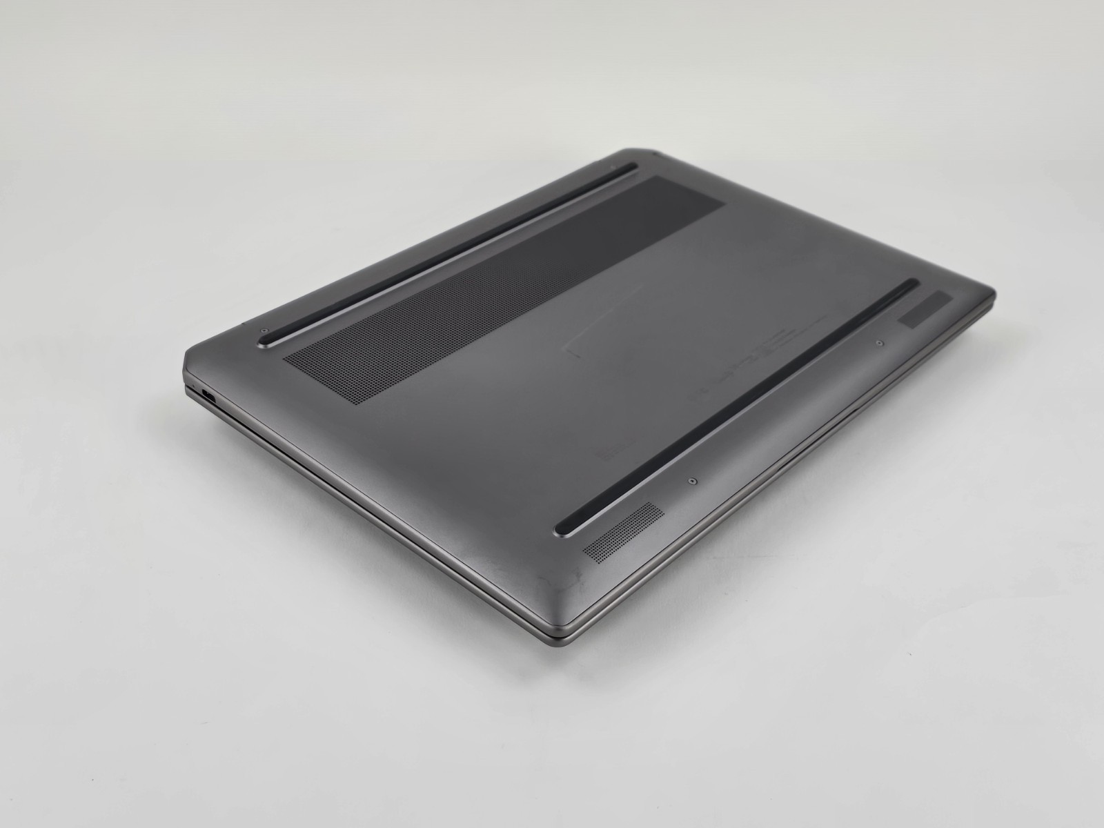 HP OmniBook Ultra 14″ 2.2K Touch, AMD Ryzen AI 9 365, 32GB RAM, 1TB SSD – Good