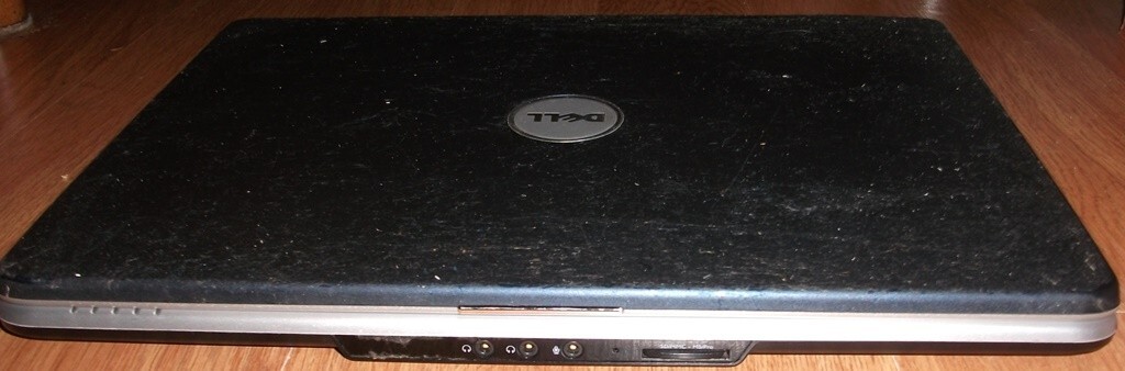 DELL Inspiron 1525 Laptop Boots To Windows 7; Comes with Charger; 2GB RAM, T3200