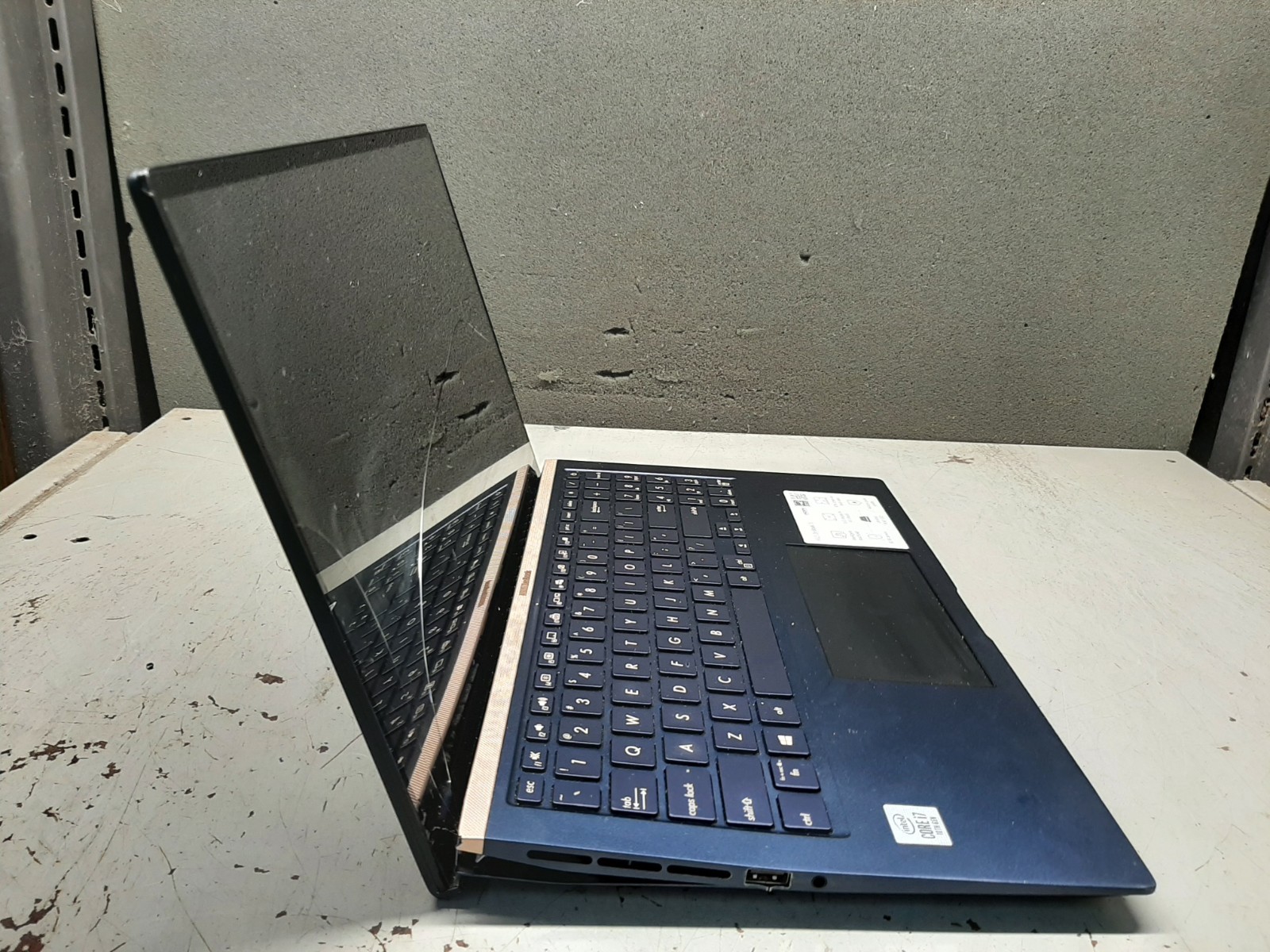 Asus ZenBook 15 15.6″ i7-10510u 16GB RAM No SSD No Battery – FOR PARTS