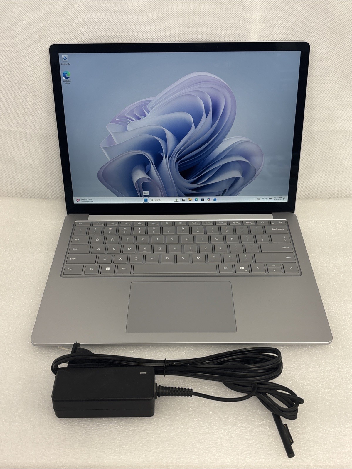 Microsoft Surface Laptop 6 13.5″ (1TB, Ultra 7, 32GB Ram) – Platinum