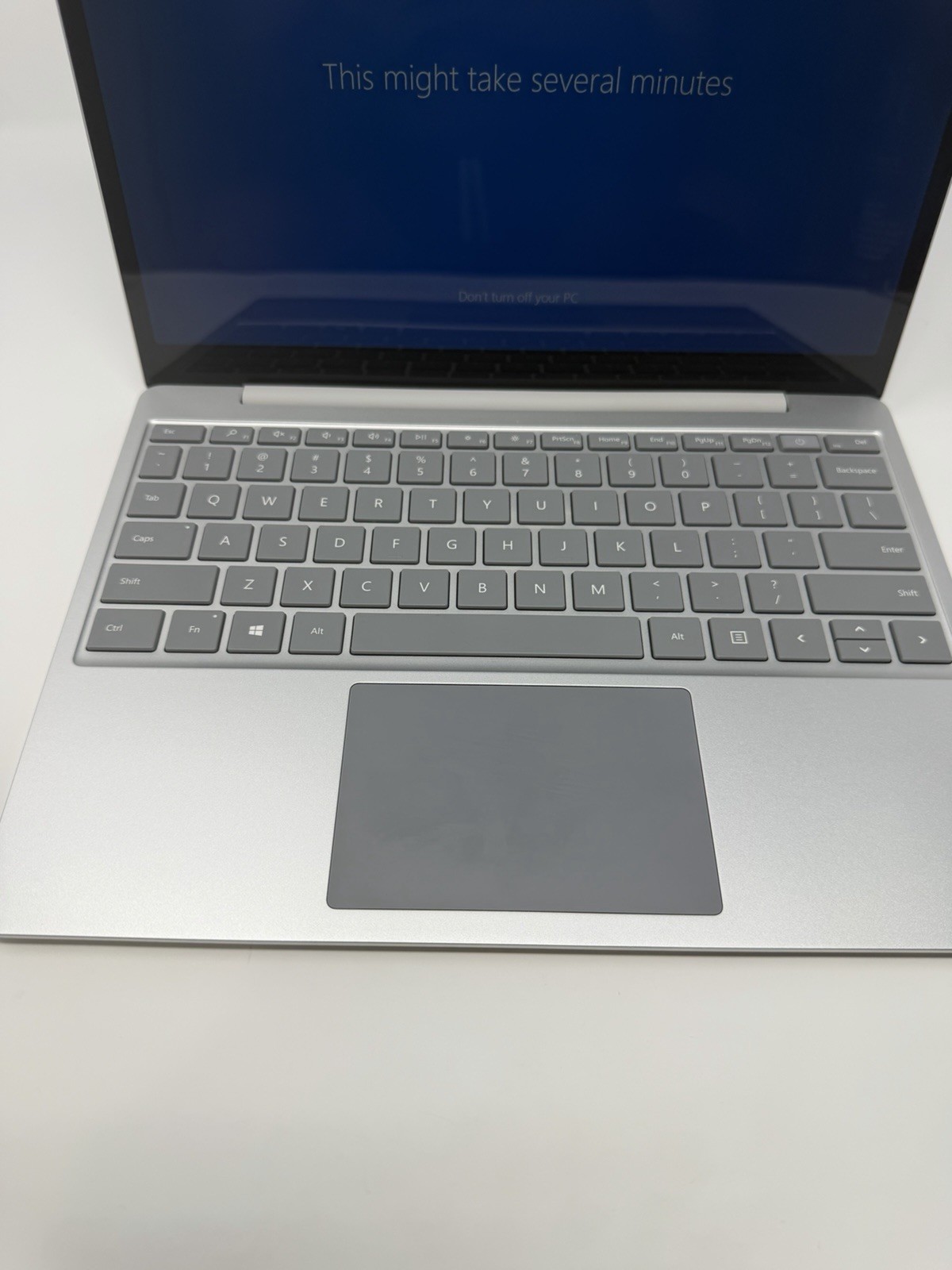 Microsoft Surface Laptop Go 12.4″ i5-1035G1 1.0GHz 16GB RAM 256GB SSD, Good