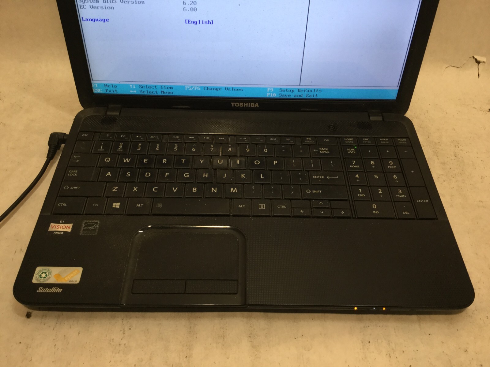 Toshiba Satellite C855D-S5201 / AMD E1-1200 @ 1.40GHz / (MISSING PARTS!) -MR