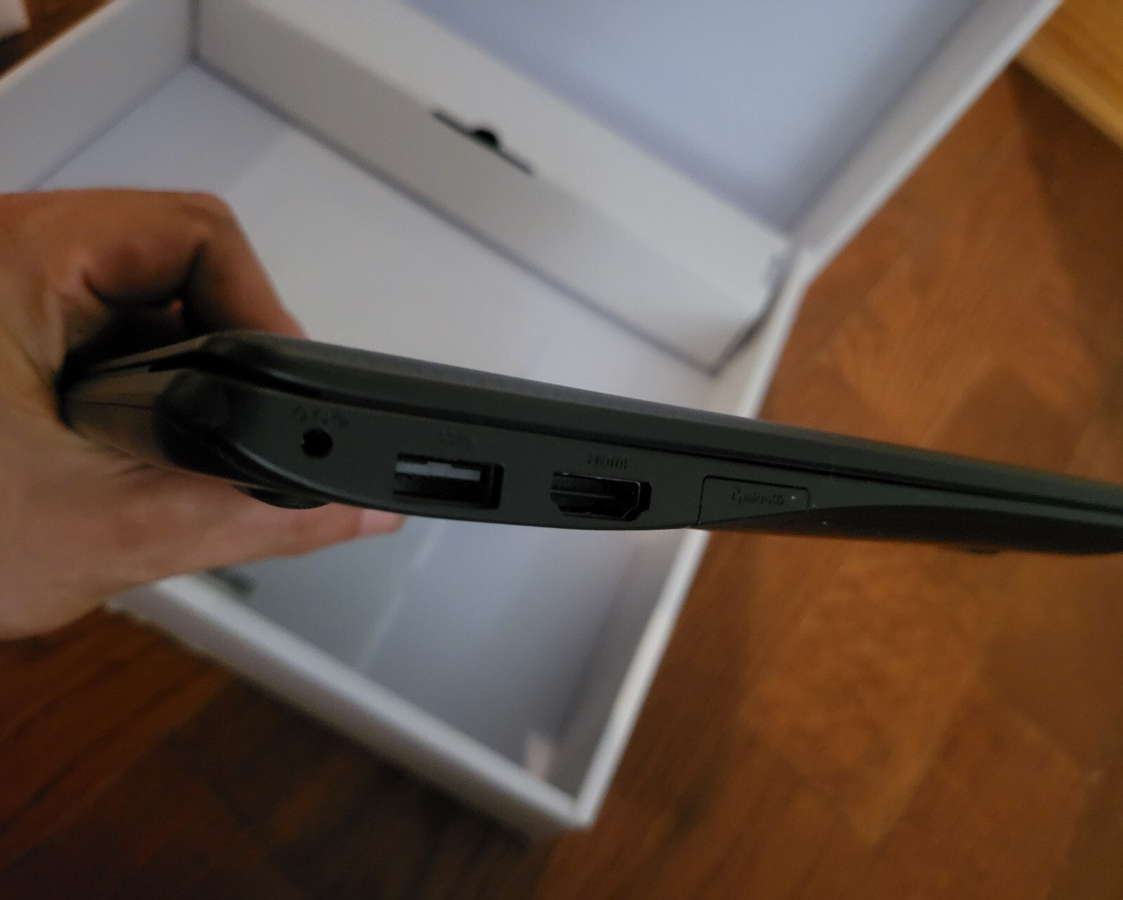 SAMSUNG XE503C12-K01US 11.6″ CHROMEBOOK 2 COMPUTER With Box Mouse Manual Charge