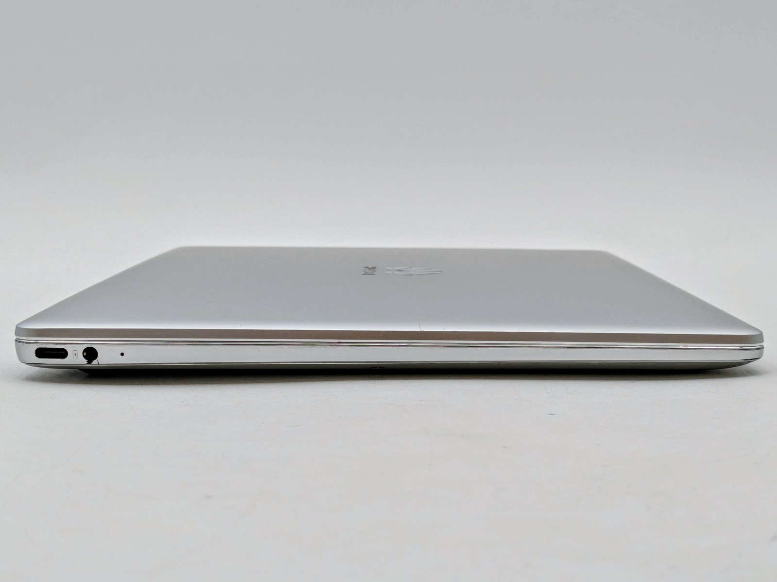 Matebook 13 WRT-W9 13″ 2160 x 1440 I5-8265U 512GB SSD 8GB W11 MX250 *READ*