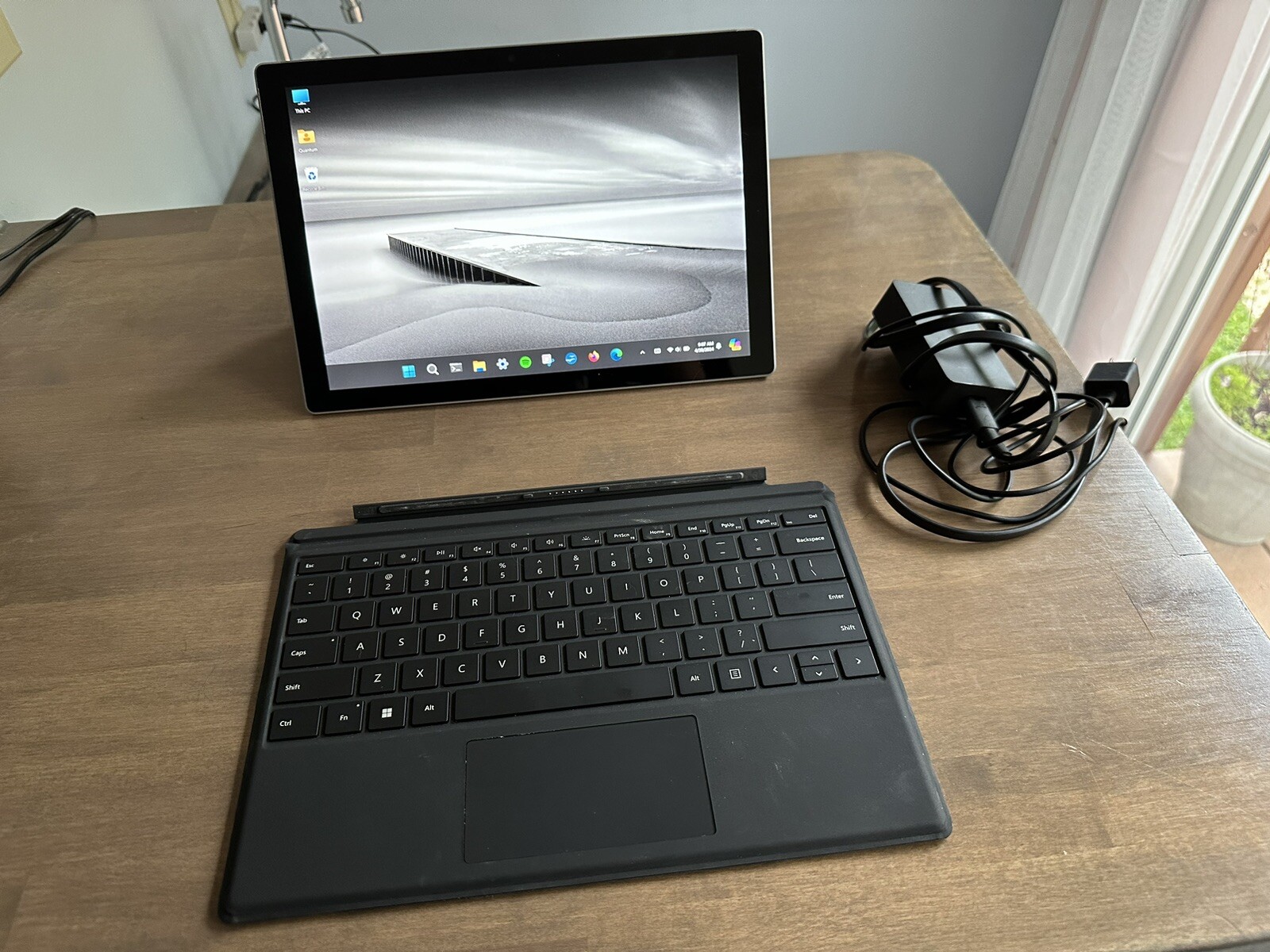 Microsoft Surface Pro 7 12.3″ (256GB SSD, Intel Core i5-1035G4, 8GB RAM) Laptop