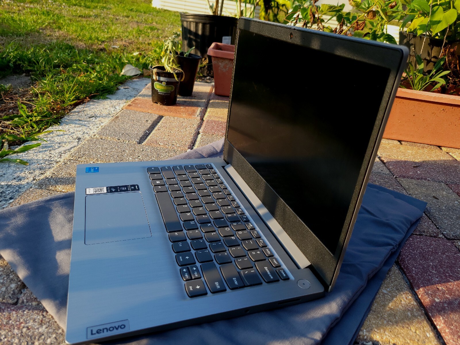 Lenovo IdeaPad 1 15ADA7 15.6″ (128GB eMMC, AMD Athlon Silver 3050U, 3.20 GHz,…