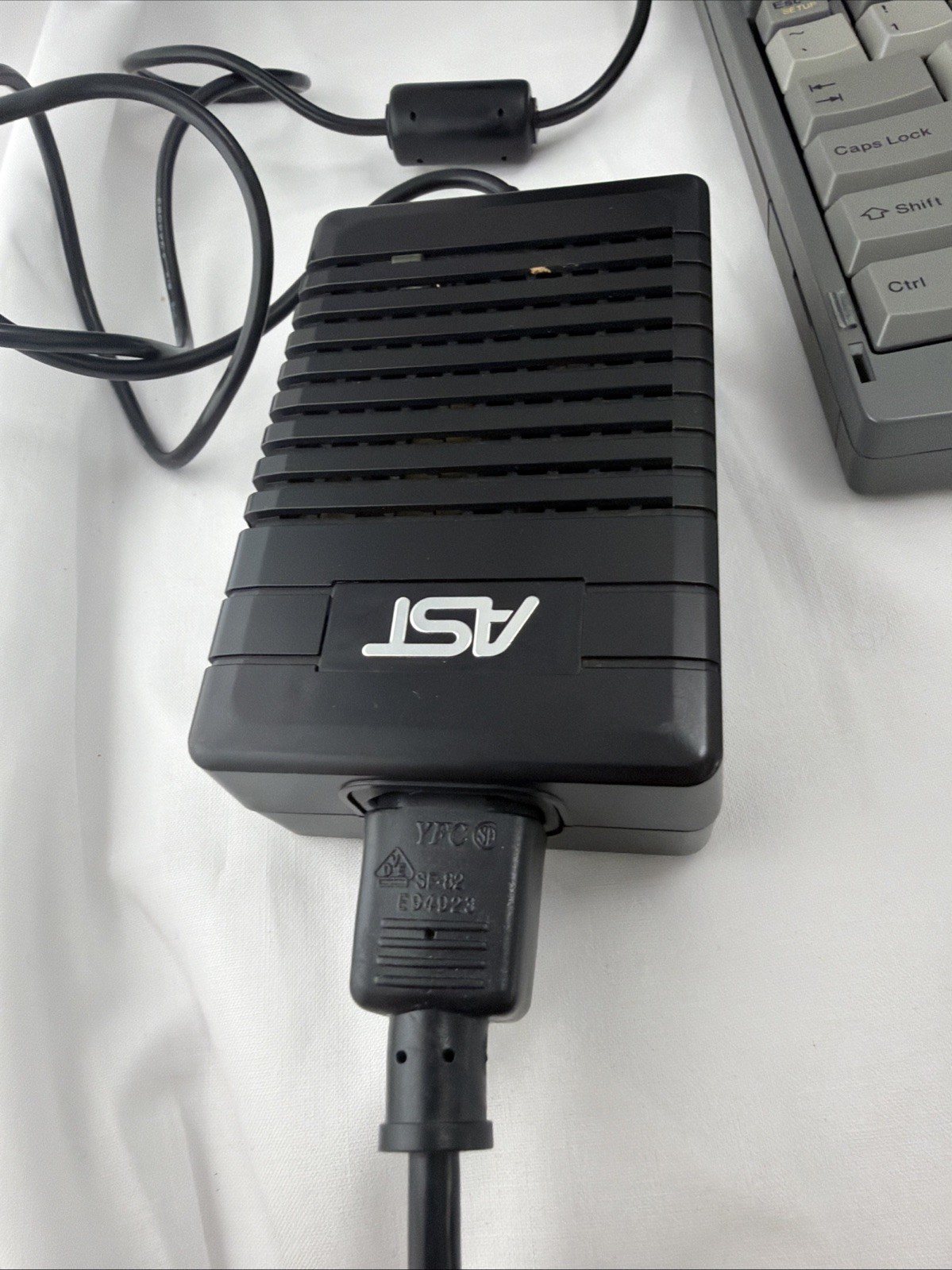 AST Bravo NB 4/25s 486 Laptop Boots Windows 3.1 w PSU Case