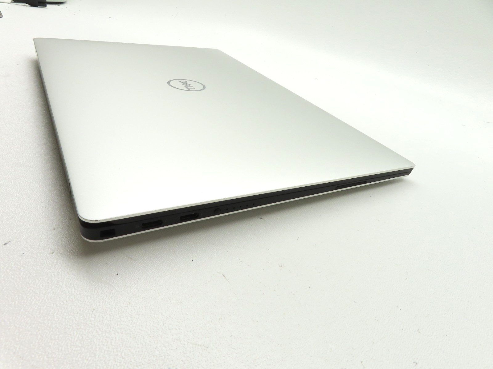 Dell XPS 13 7390 13.3″ Intel i7-10510U 1.8GHz 8GB RAM 512GB SSD