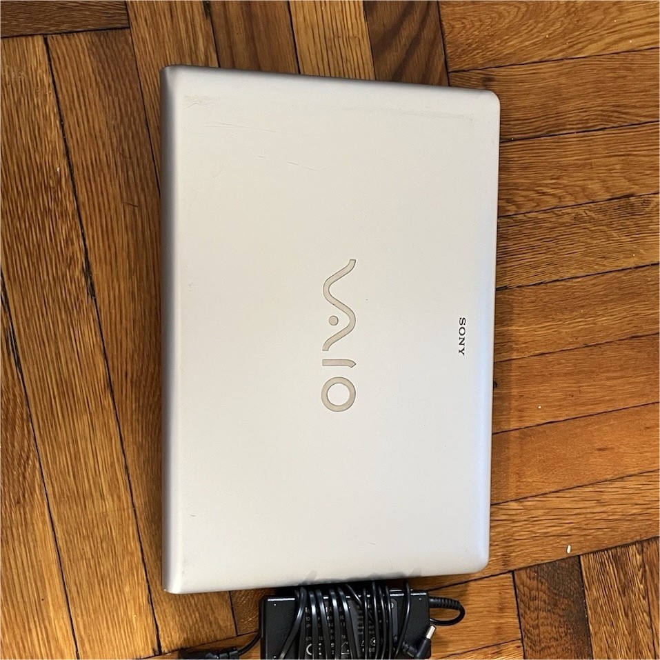 Sony VAIO VPCEB23FX E Series 15.5″ Laptop White AMD 4GB 500GB Win 7 ATI