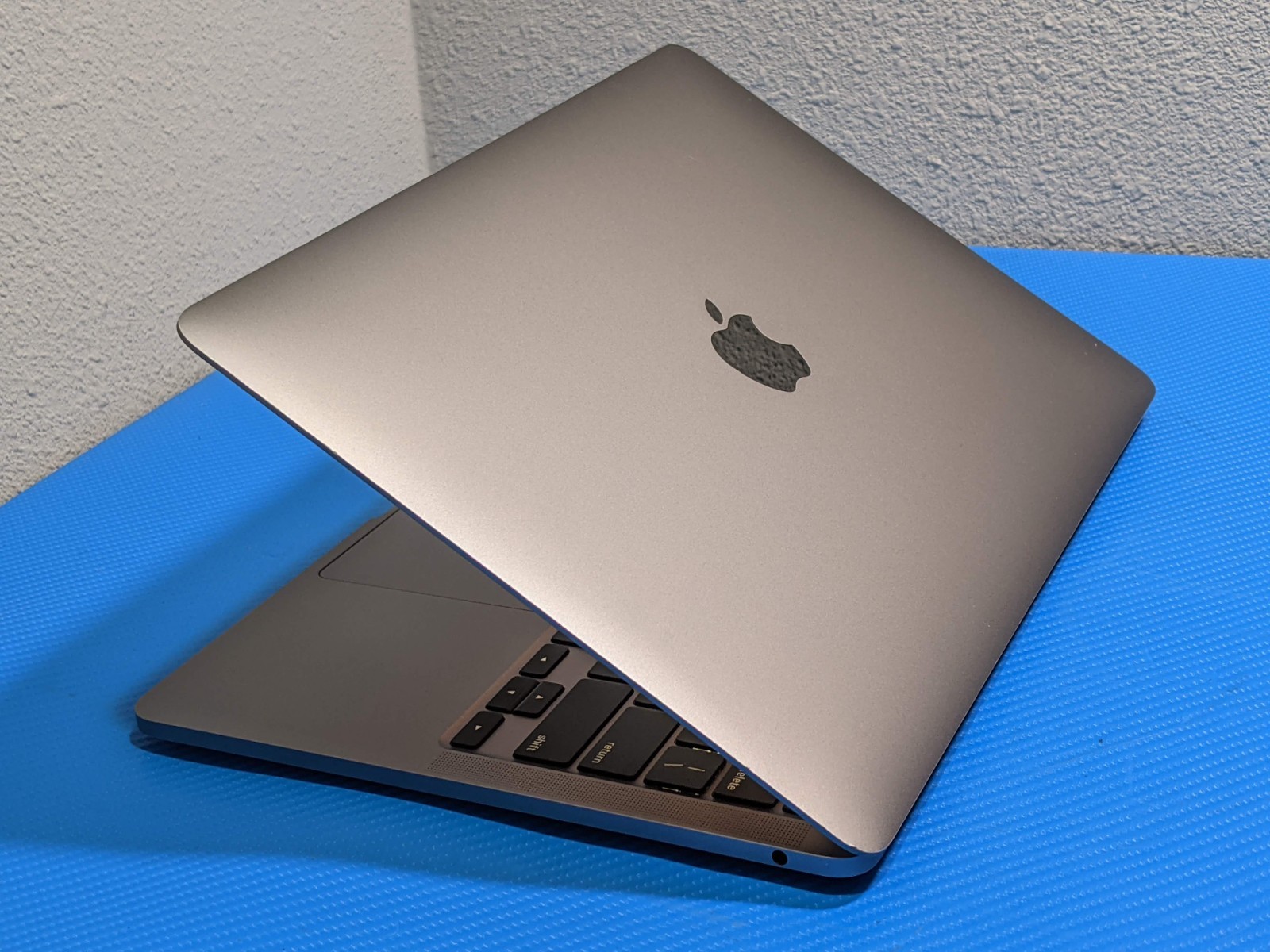Apple MacBook Pro A2338 2020 13.3″ M1 8CPU/8GPU 3.2GHz 16GB 512GB MYDA2LL/A +PA