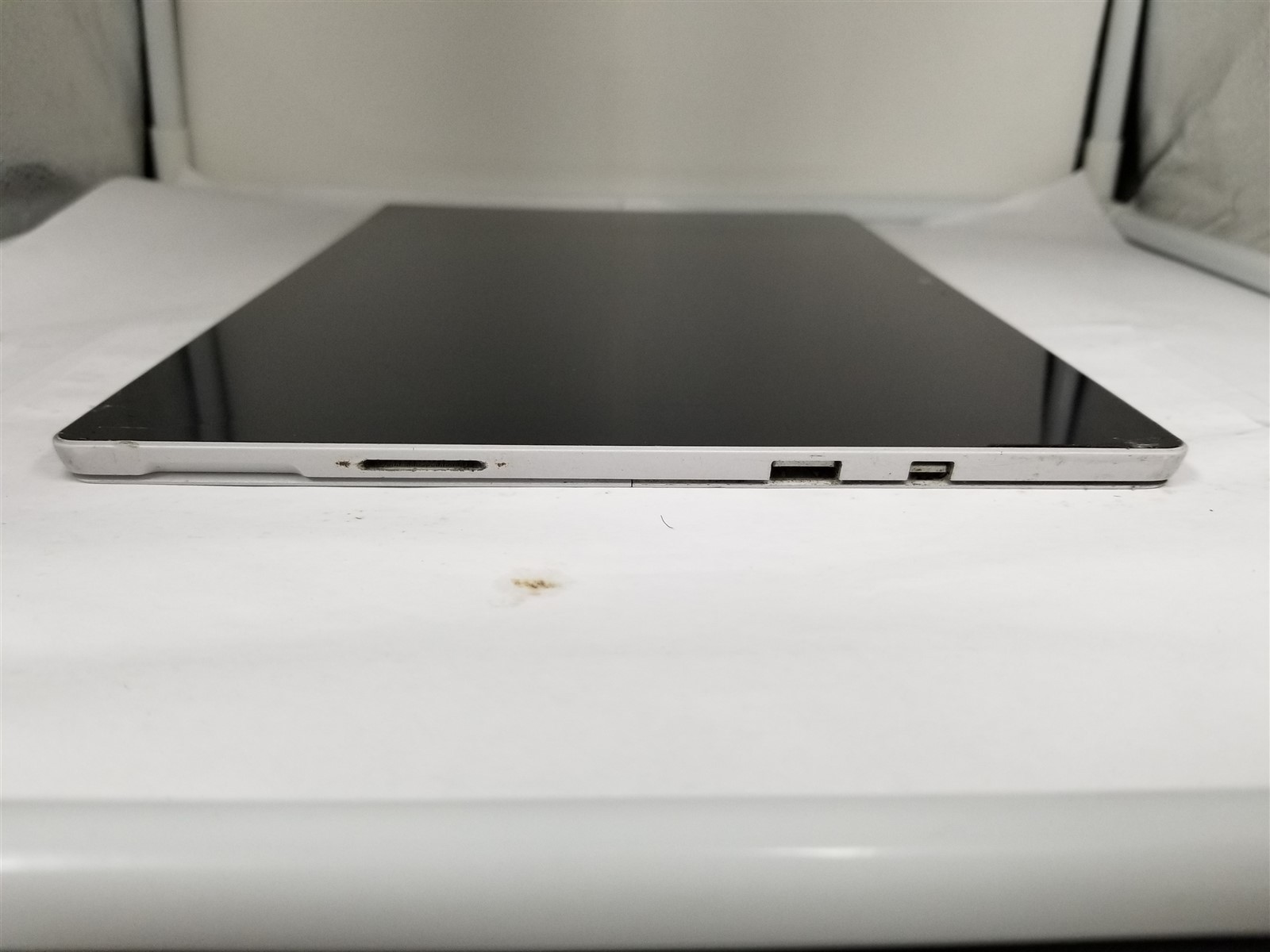 Microsoft Surface Pro 5 Core i5 12.3″ 8GB/128GB Silver Details VD6187