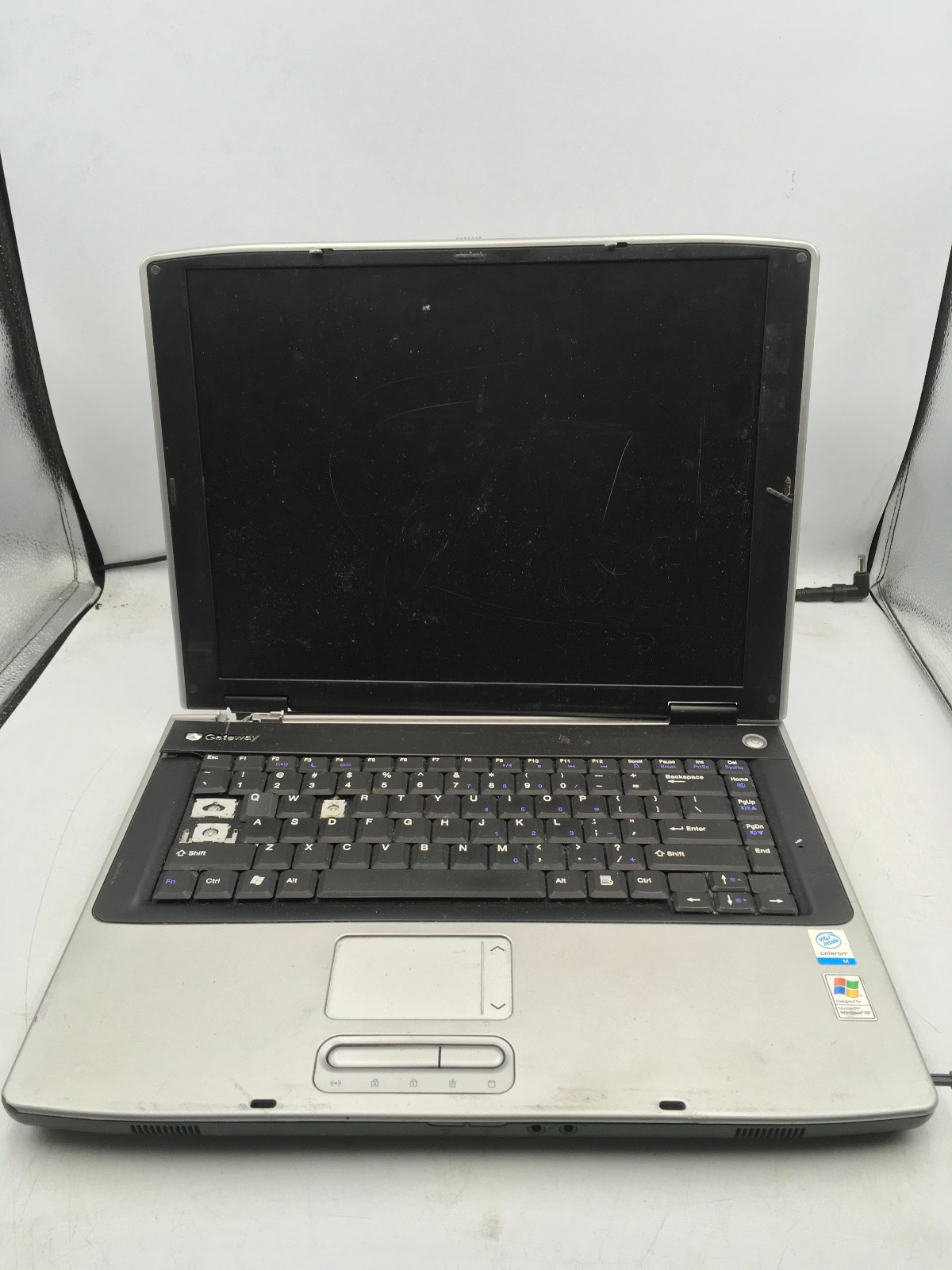 GATEWAY MA1 M460 – FOR PARTS/BAD HINGE/ NO POWER – INTEL CELERON M – 1GB RAM -BB