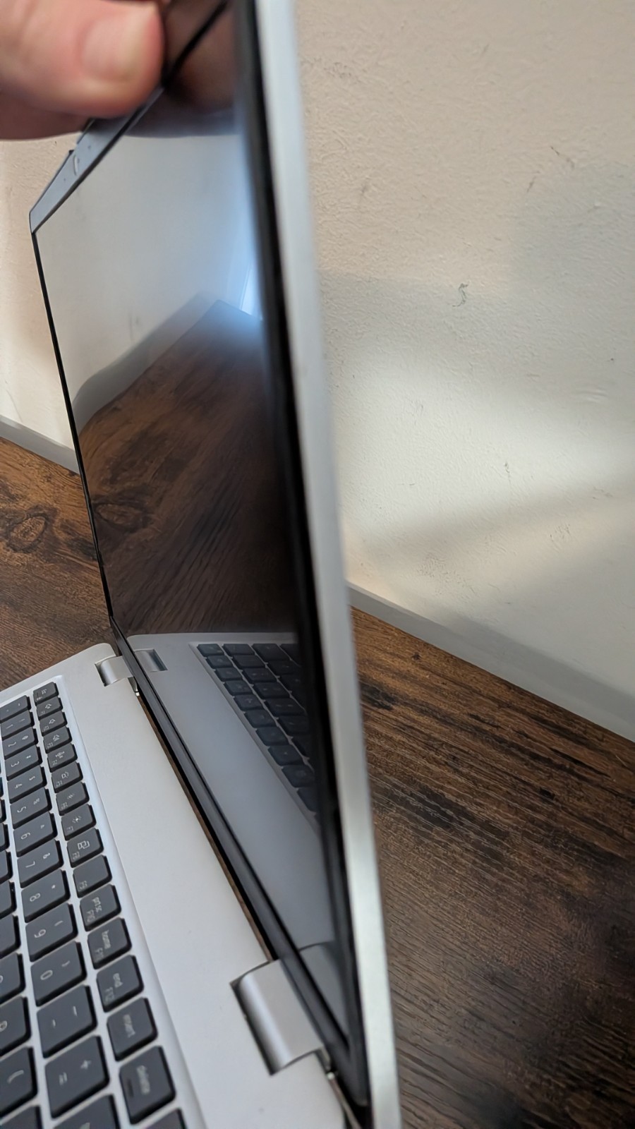 Dell Pro 14 Laptop Broken Screen Popped Out Powers On Parts Repair No Charger