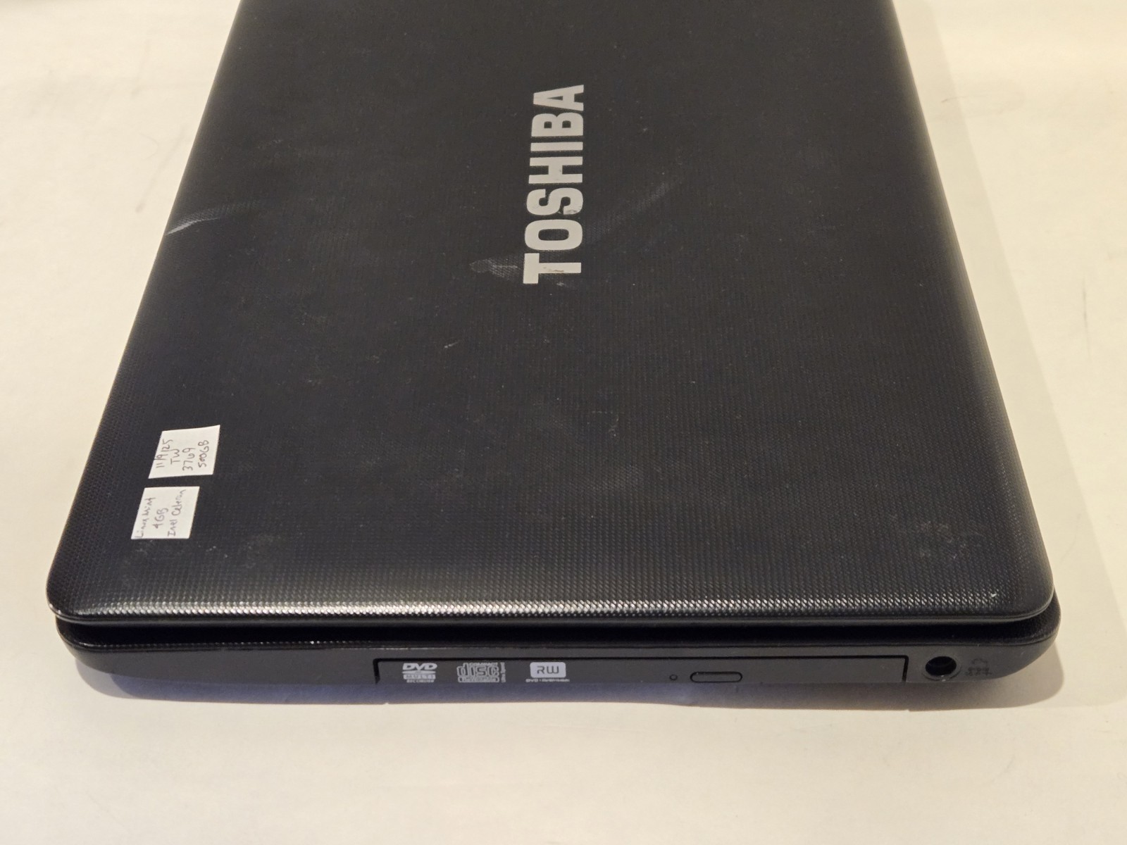 Toshiba Satellite C655-S5049 15.6″ Celeron 4GBRam 500GB Linux Mint Actual Photos