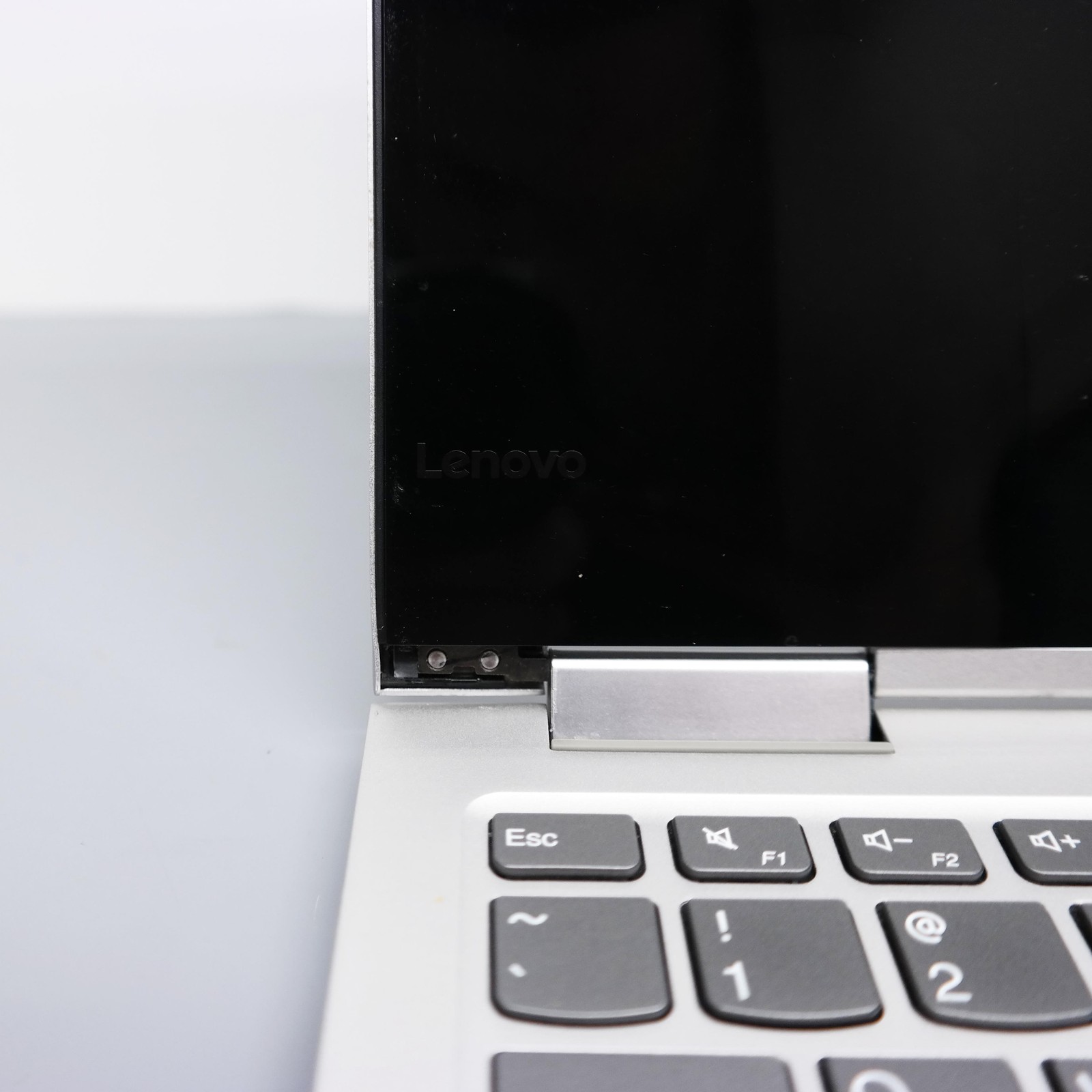 Lenovo Yoga 730-13IKB 13.3″ Core i5-8250U 8GB 256GB SSD READ