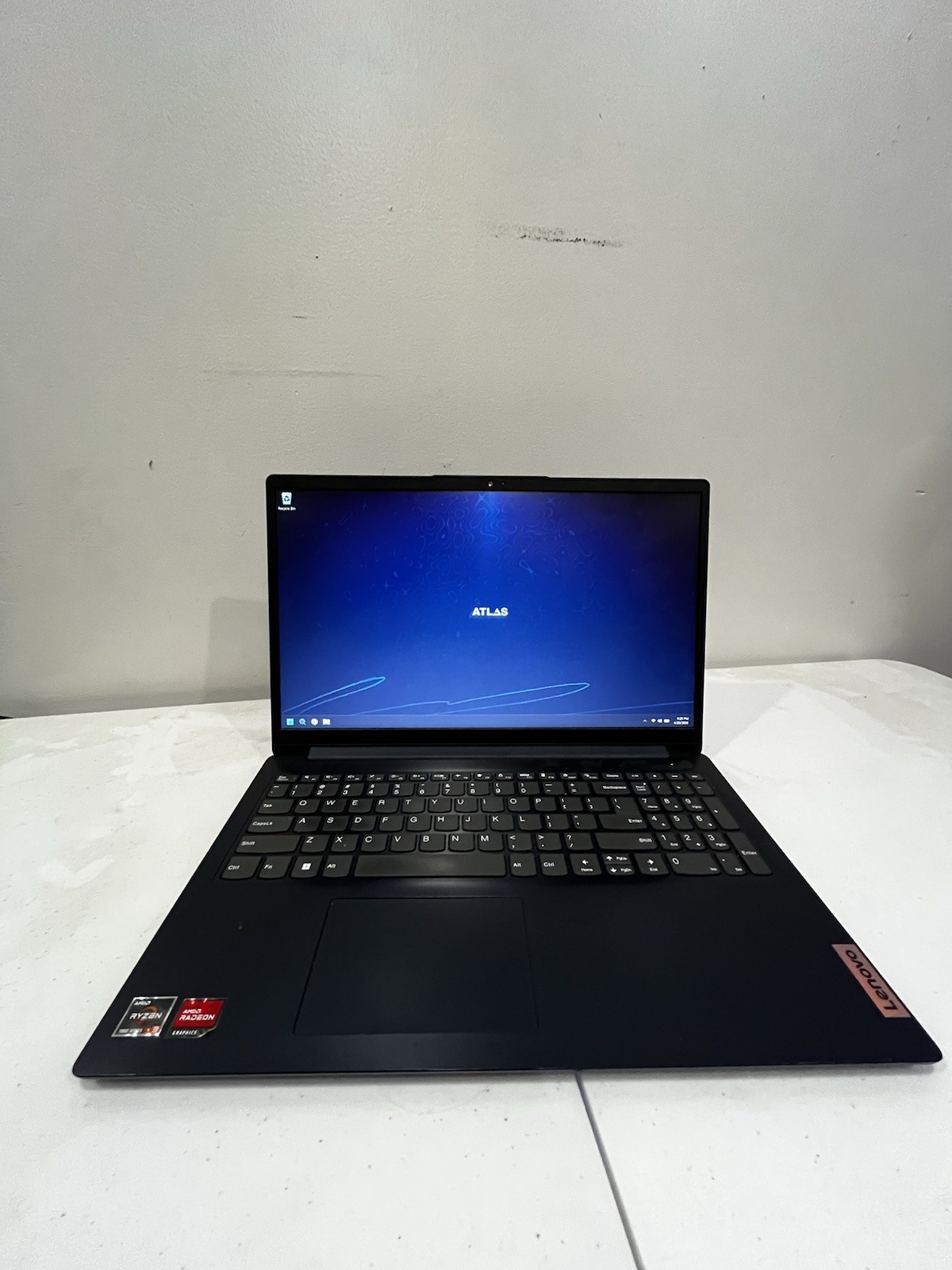 Lenovo IdeaPad 3 Laptop Black AMD Ryzen Processor EXCELLENT CONDITION