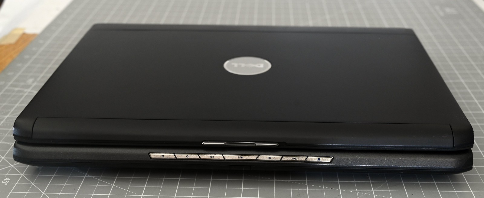 Dell Vostro 1500 15.4” Laptop Core 2 Duo 2 GB RAM 150 GB HDD Windows 7 READ!!