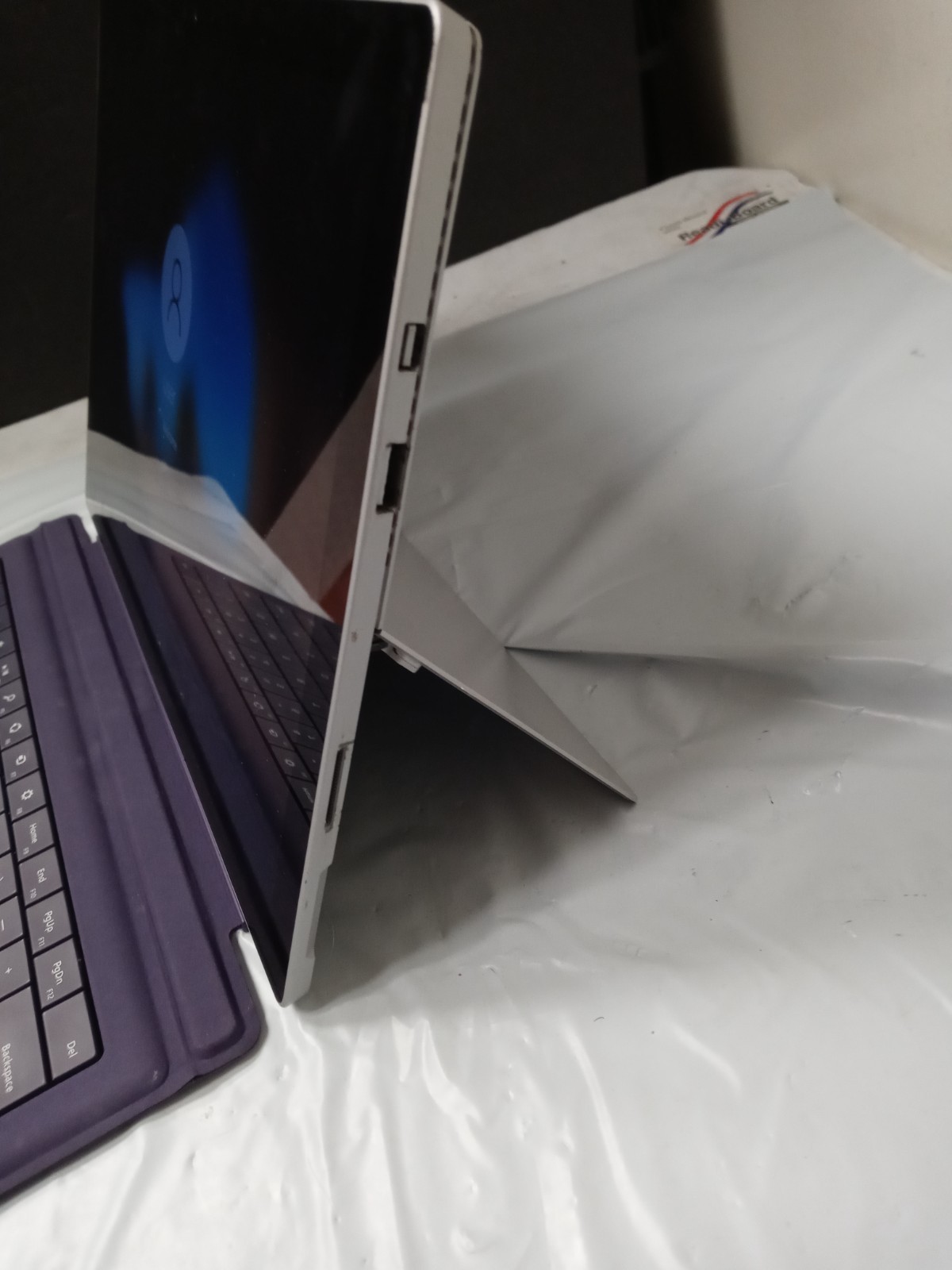 MICROSOFT SURFACE BOOK i5-6300U @ 2.4GHz, 8GB RAM, 256GB SSD, WIN 10 PRO NO AC