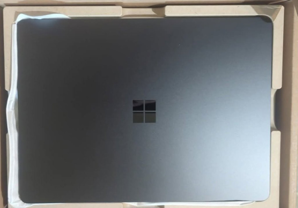 Microsoft Surface Laptop 7 13.8″ Touchscreen Copilot+ PC Notebook – Qualcomm Sna