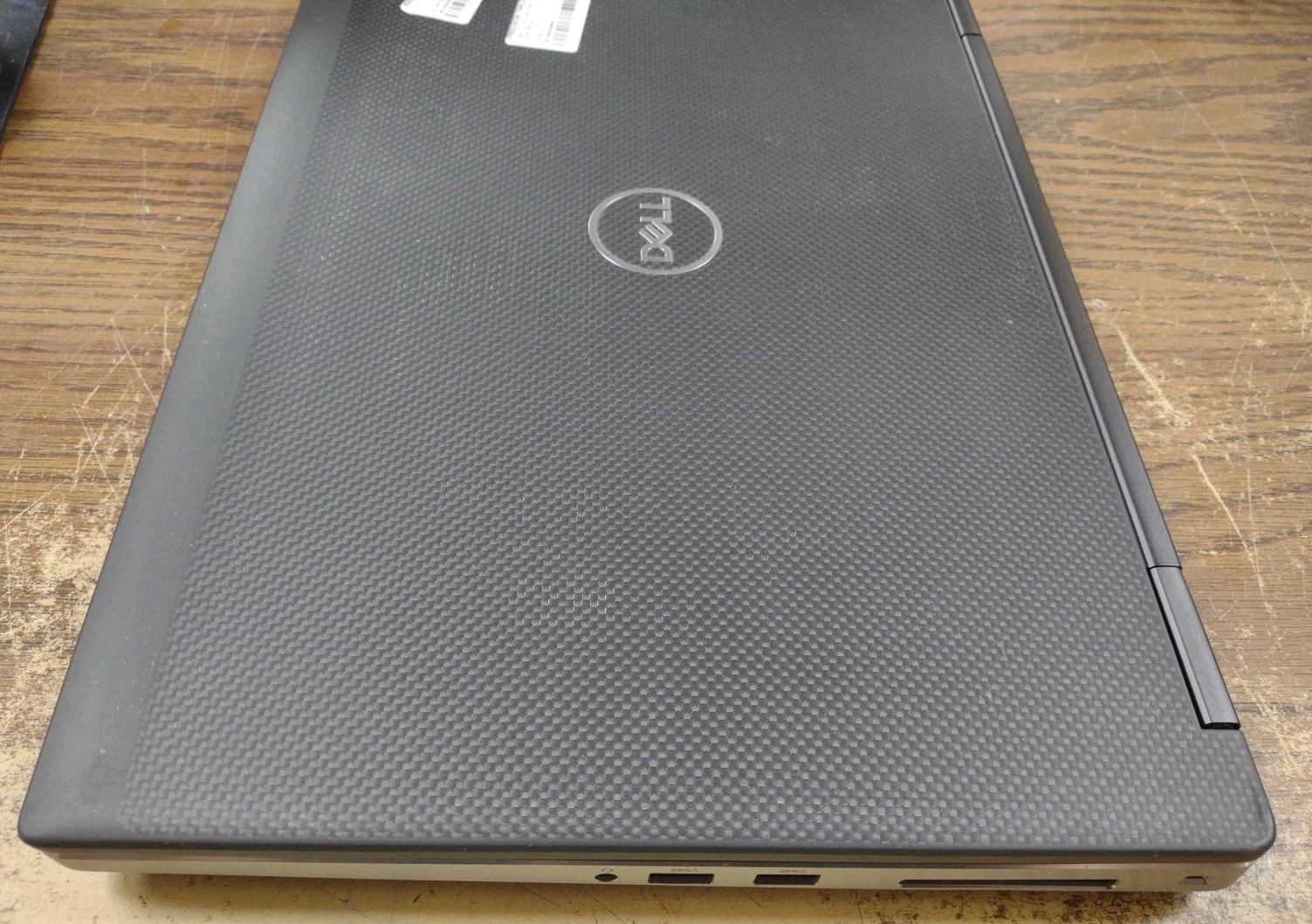 Dell Precision 7540 15.6″ W/ i7-9850H 2.6GHz 16GB 256GB SSD