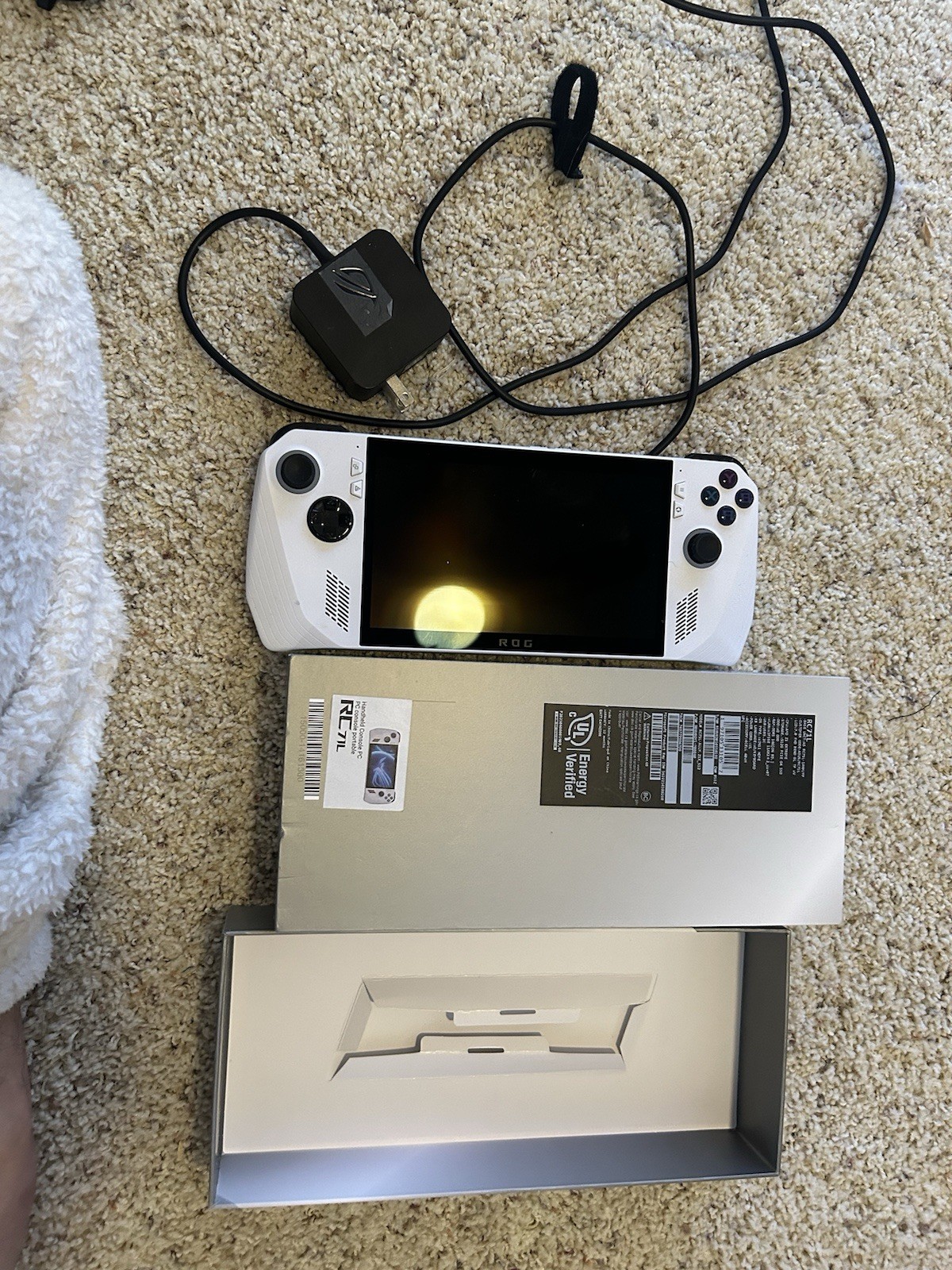 ASUS ROG Ally Z1 Extreme 512GB RC71L 16GB RAM Handheld Gaming Console White