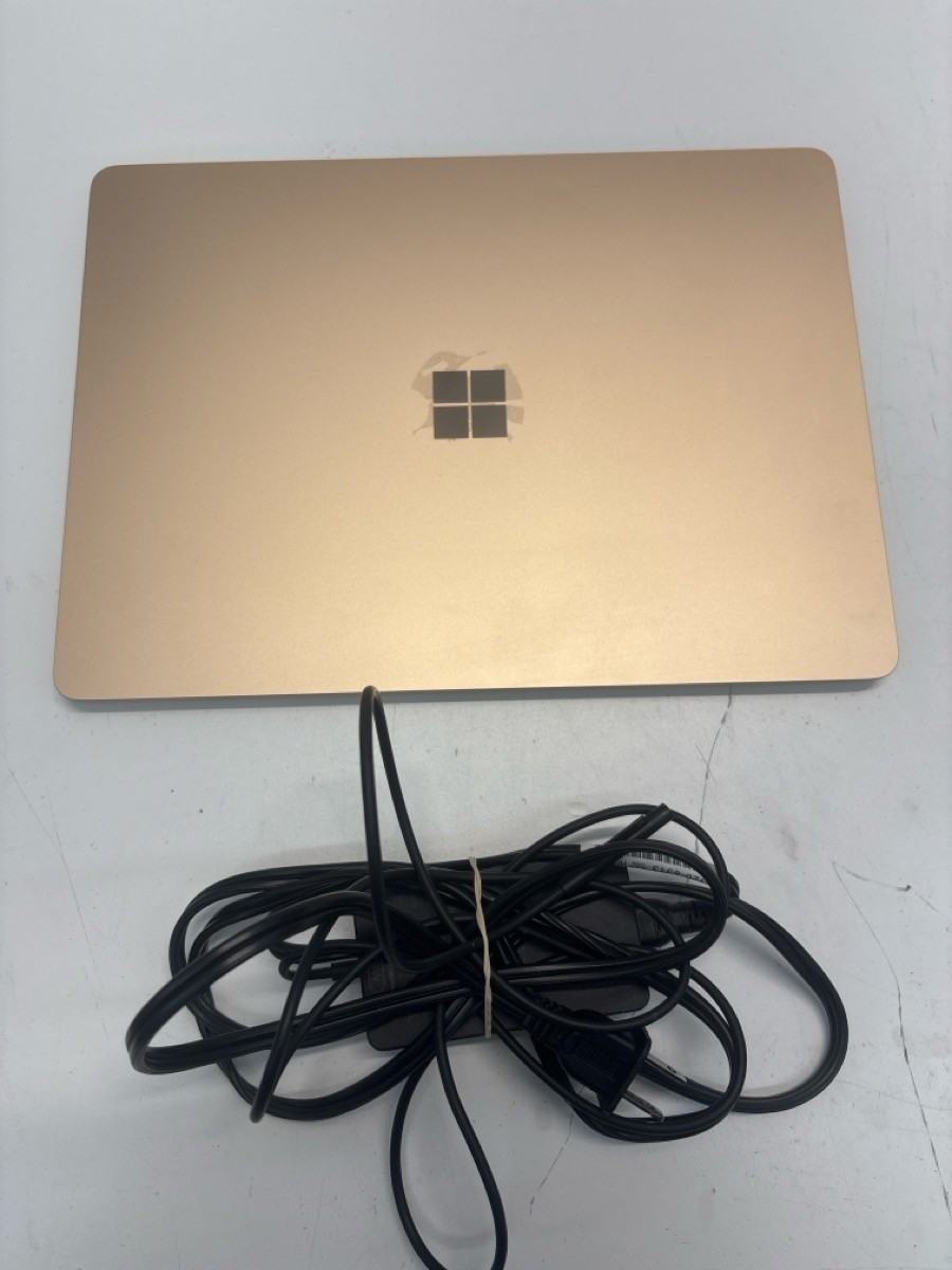 PRE-OWNED MICROSOFT SURFACE LAPTOP 7 2036 WITH CHARGER (P23017458)