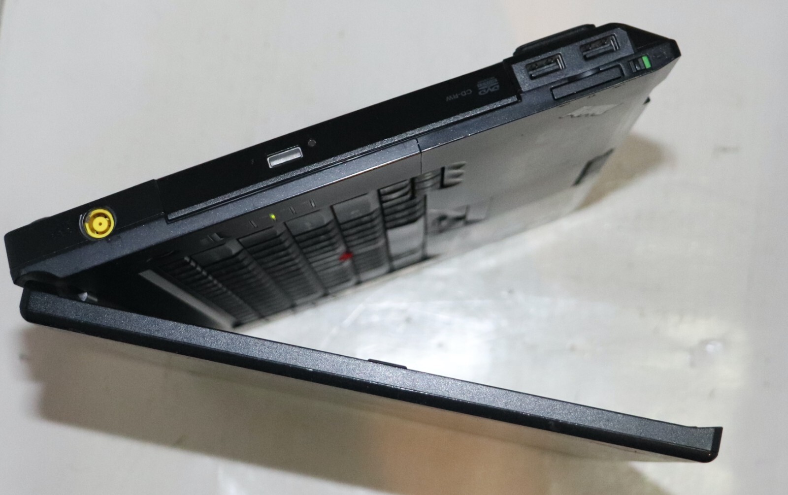 Lenovo ThinkPad L512(i3,128GBSSD, 2.40GHz, 6GB, WIN.10 PROF, WIFI READY)Webcam