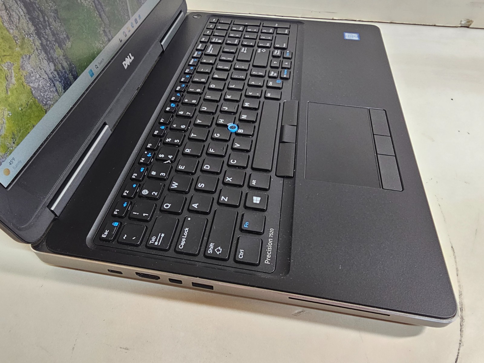 Dell Precision 7520 Laptop – 2.9 GHz i7-7820HQ 16GB 256GB SSD M1200 15.6″