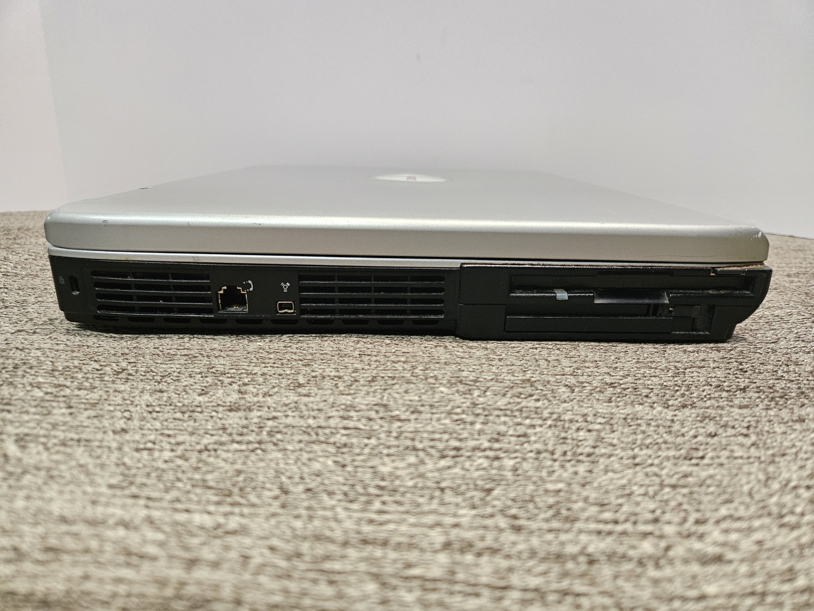 Vintage HP Compaq Presario 2500 Pentium 4 512MB RAM 3.3GB HDD FOR PARTS ONLY