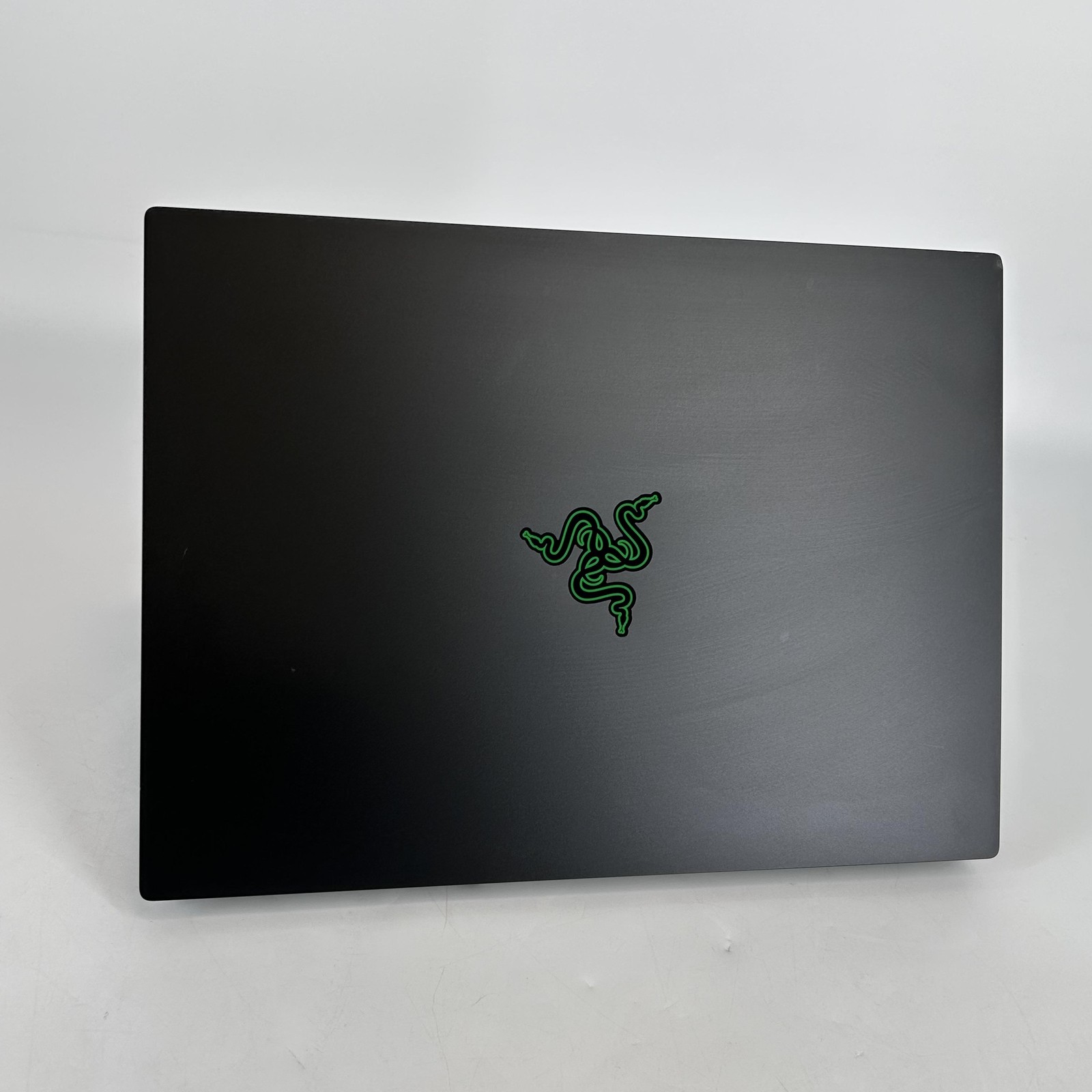 Razer Blade 14 240Hz QHD+ 4.0 GHz Ryzen 9 7940HS 16GB 1TB SSD RTX 4070 Good