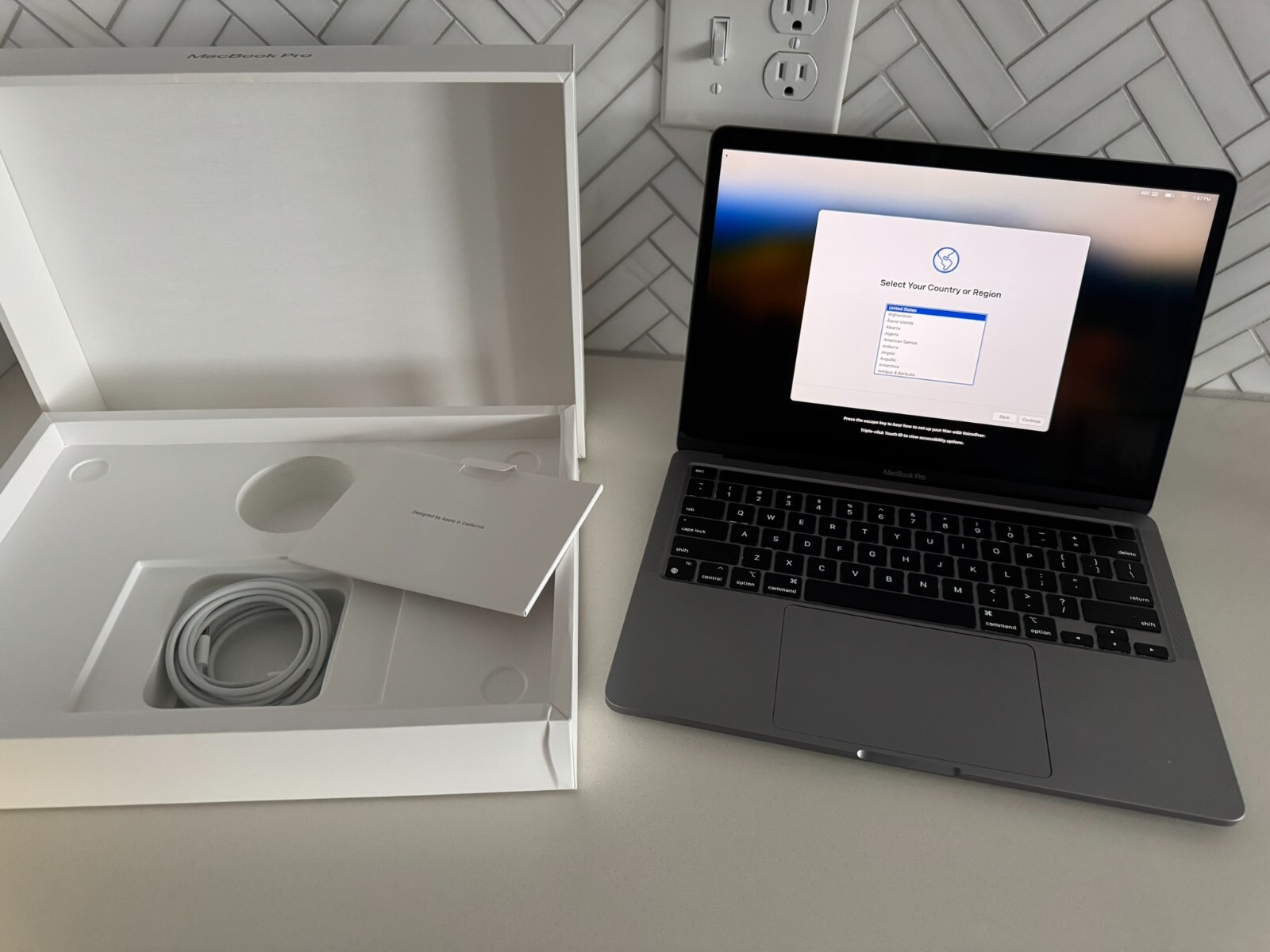 Apple MacBook Pro 13 in 2022 / Apple M2 3.48 GHz, 256 GB 8 GB RAM
