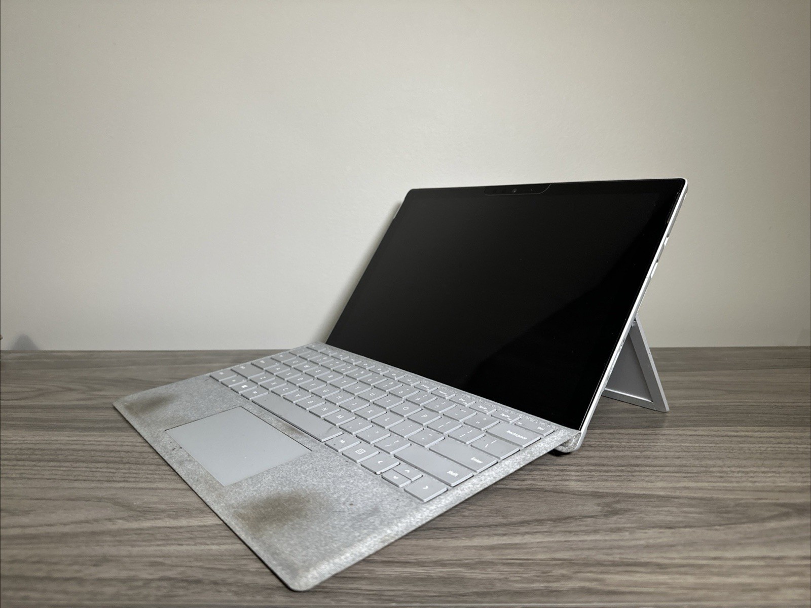 Microsoft Surface Pro 5 Intel Core i5-7300U CPU @ 2.60GHz 4GB RAM 128GB SSD