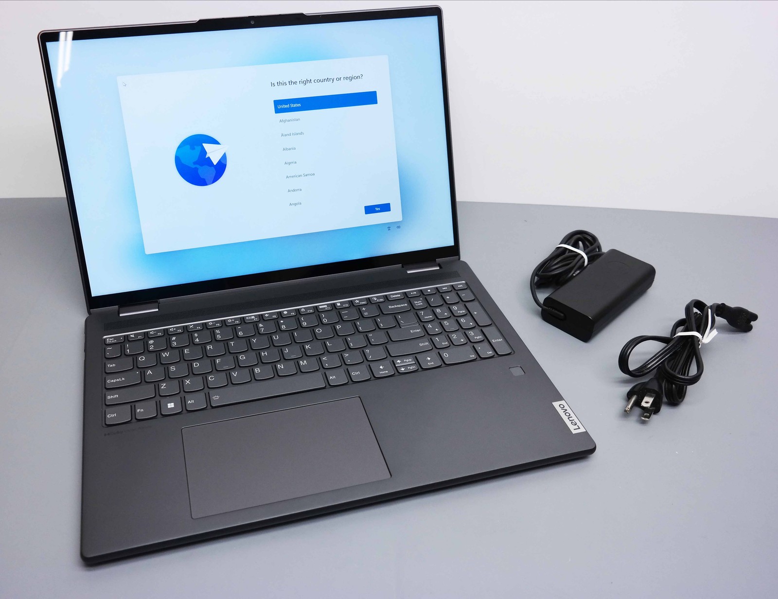 Lenovo Yoga 7 16IAP7 16″ Core i5-1240P 8GB 256GB SSD Storm Gray