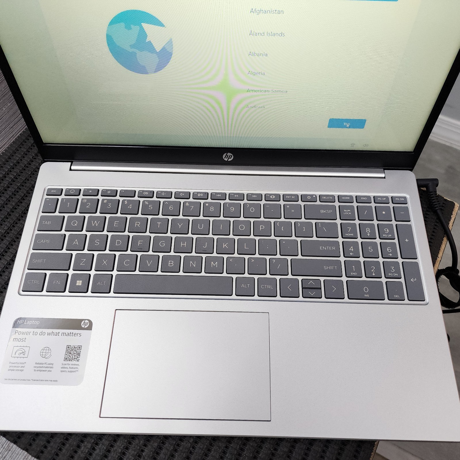 HP Laptop 15-fd0023dx 15″ HD Touch i3-1215U 1TB 16GB