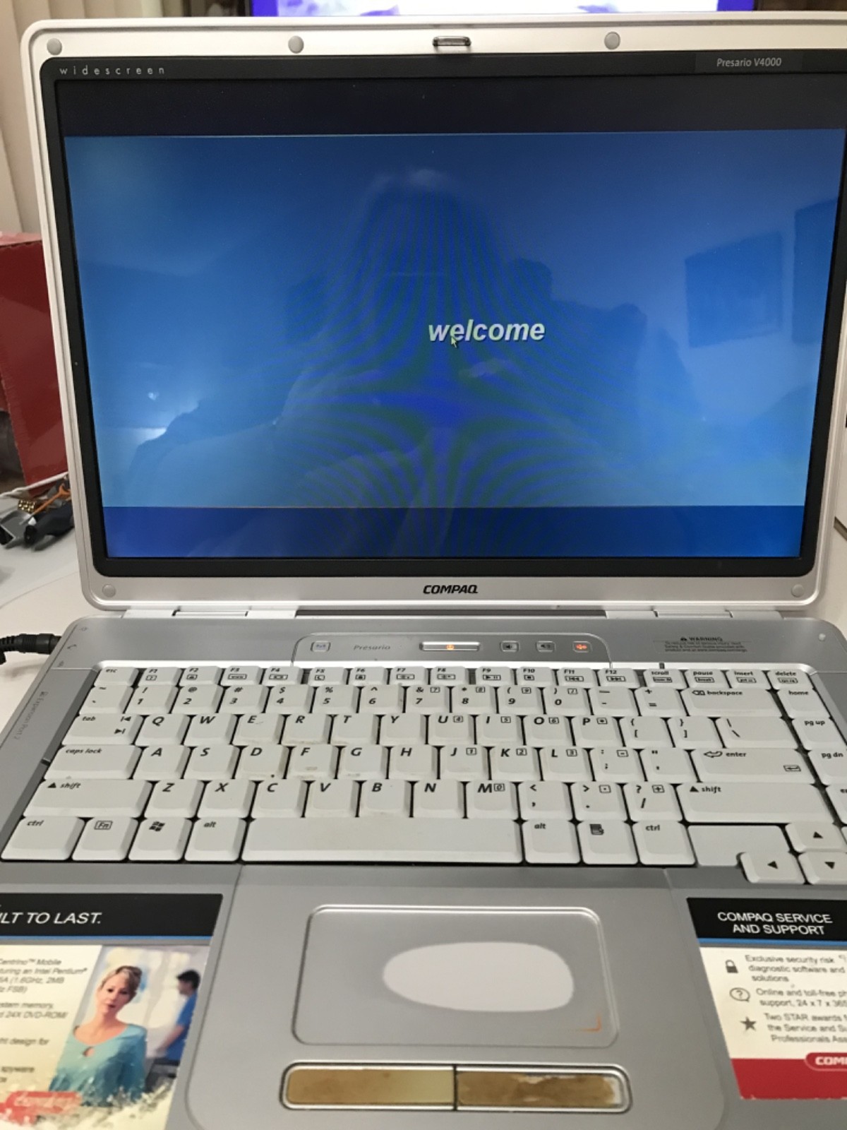 COMPAQ PRESARIO V4000 WITH CHARGER AND MANUAL AND EXTRA DISC DRIVE